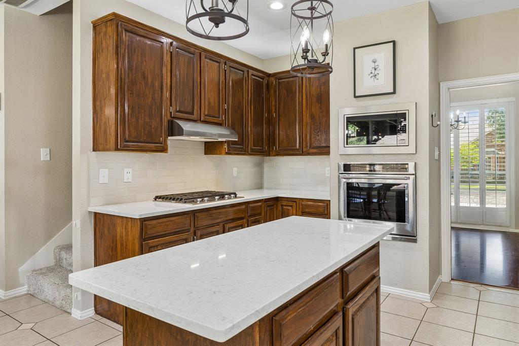 1105 Easton Lane