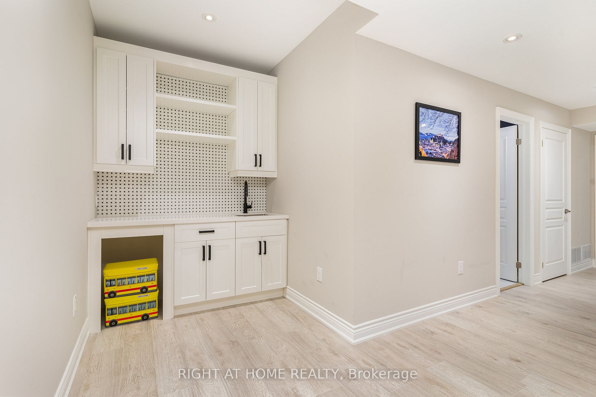 185 Cook's Mill Cres