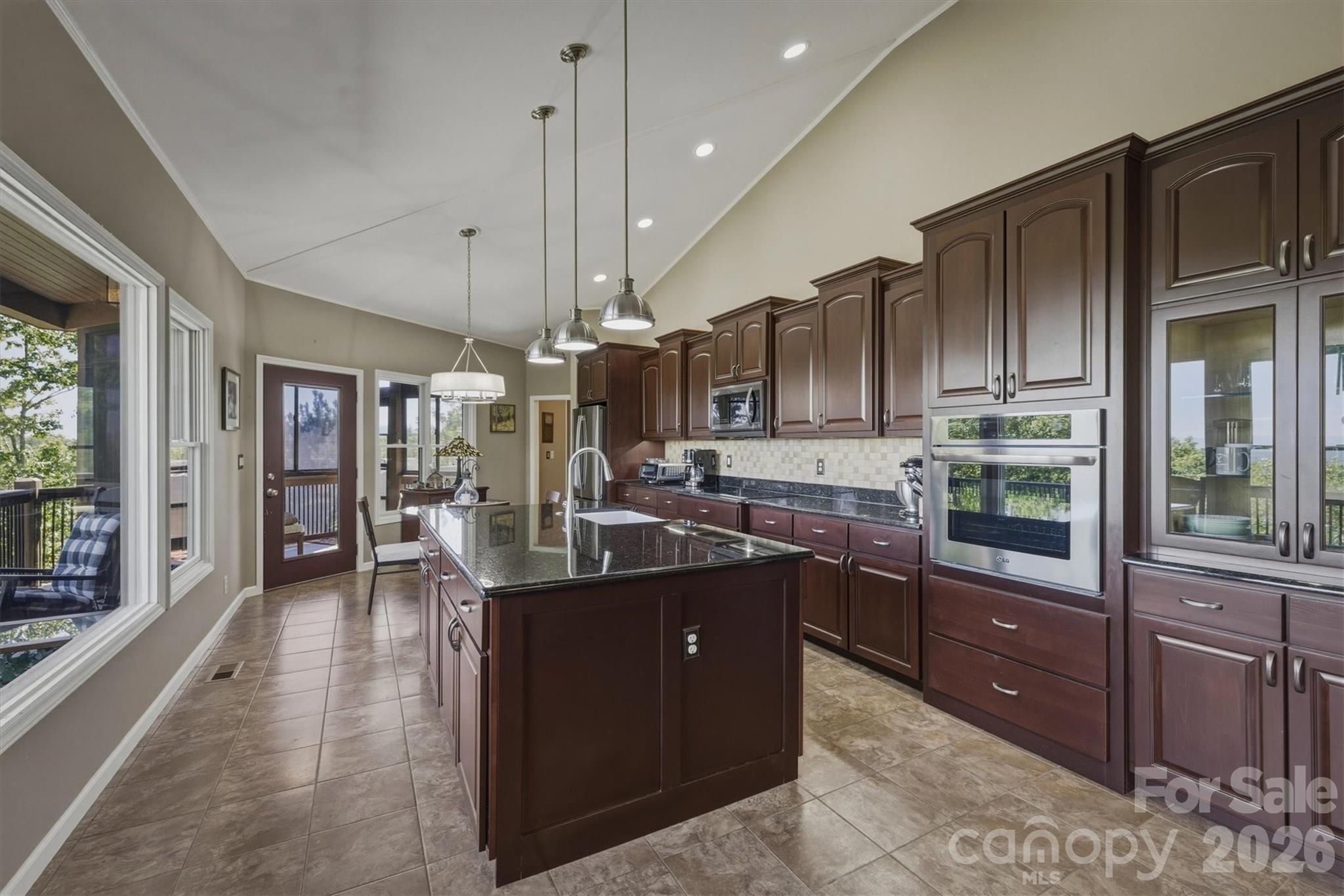 315 Lakeview Trail