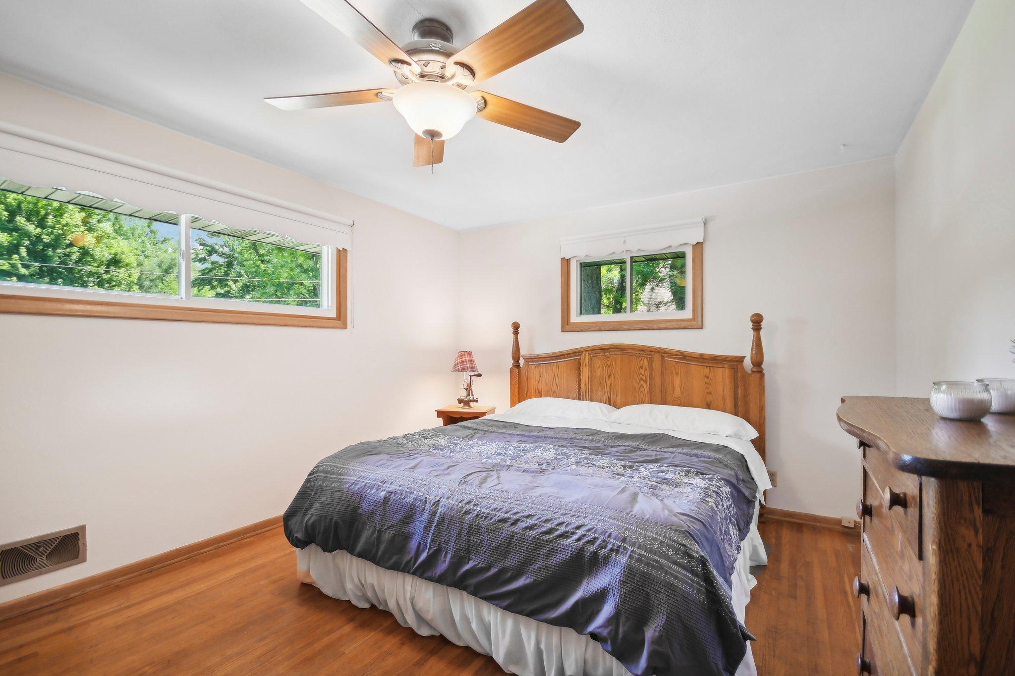 5445 Lakeview Avenue