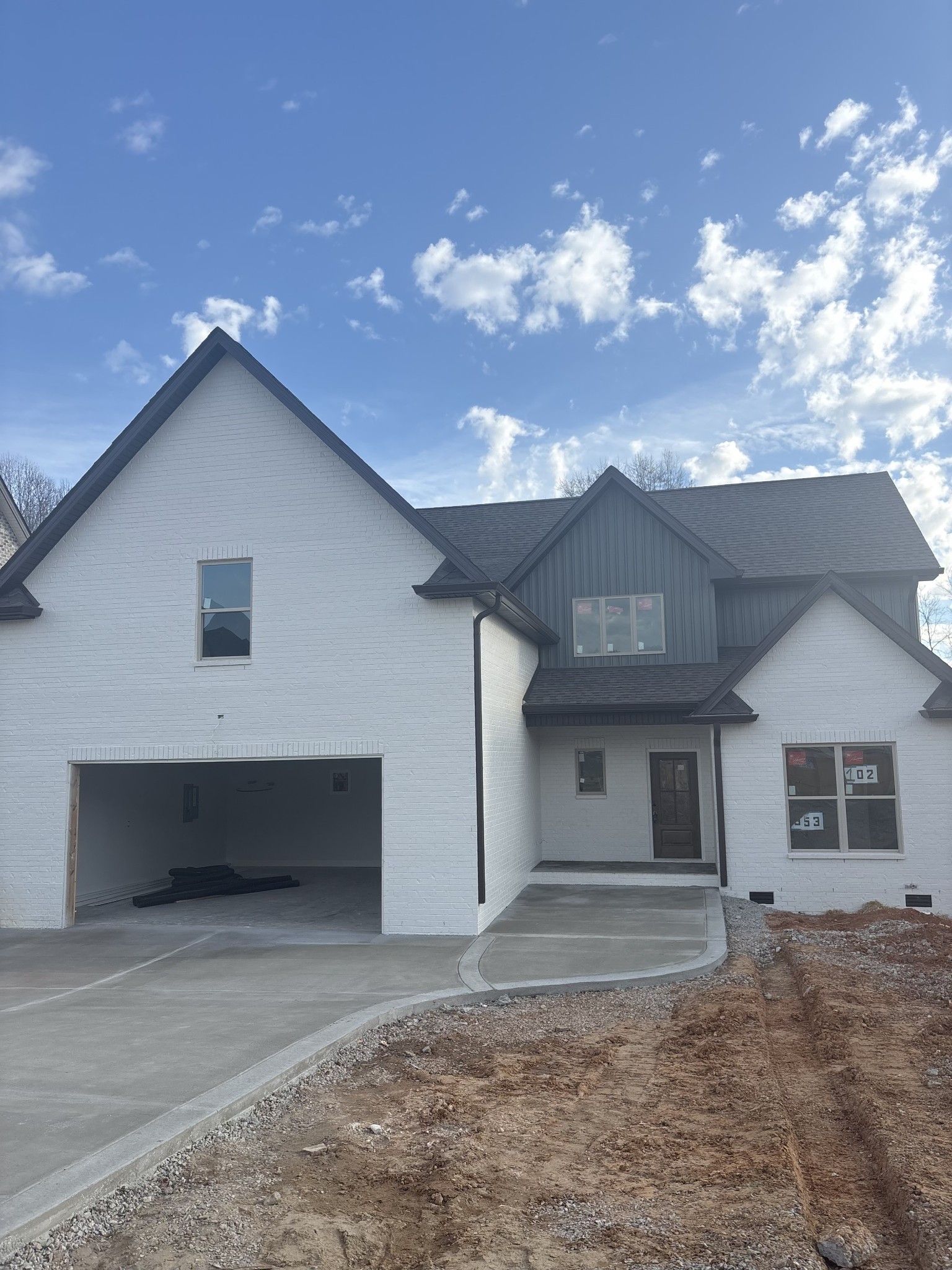 Reda Home Builders' Highland Point Floor Plan. 4 bedrooms and a bonus room, 3 full bathrooms. This home welcomes you with an elegant entry way and catwalk, quartz countertops in all wet areas, a spacious pantry in the kitchen, large walk-in closet in primary bedroom, and more!