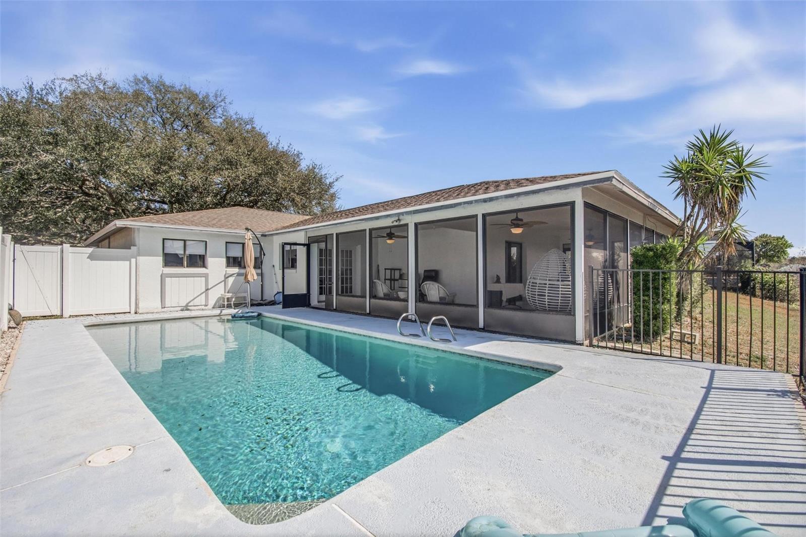 4 Coral Reef Court S