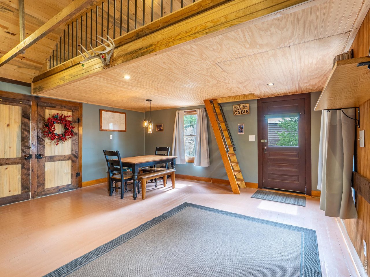 37 Teddys Ln