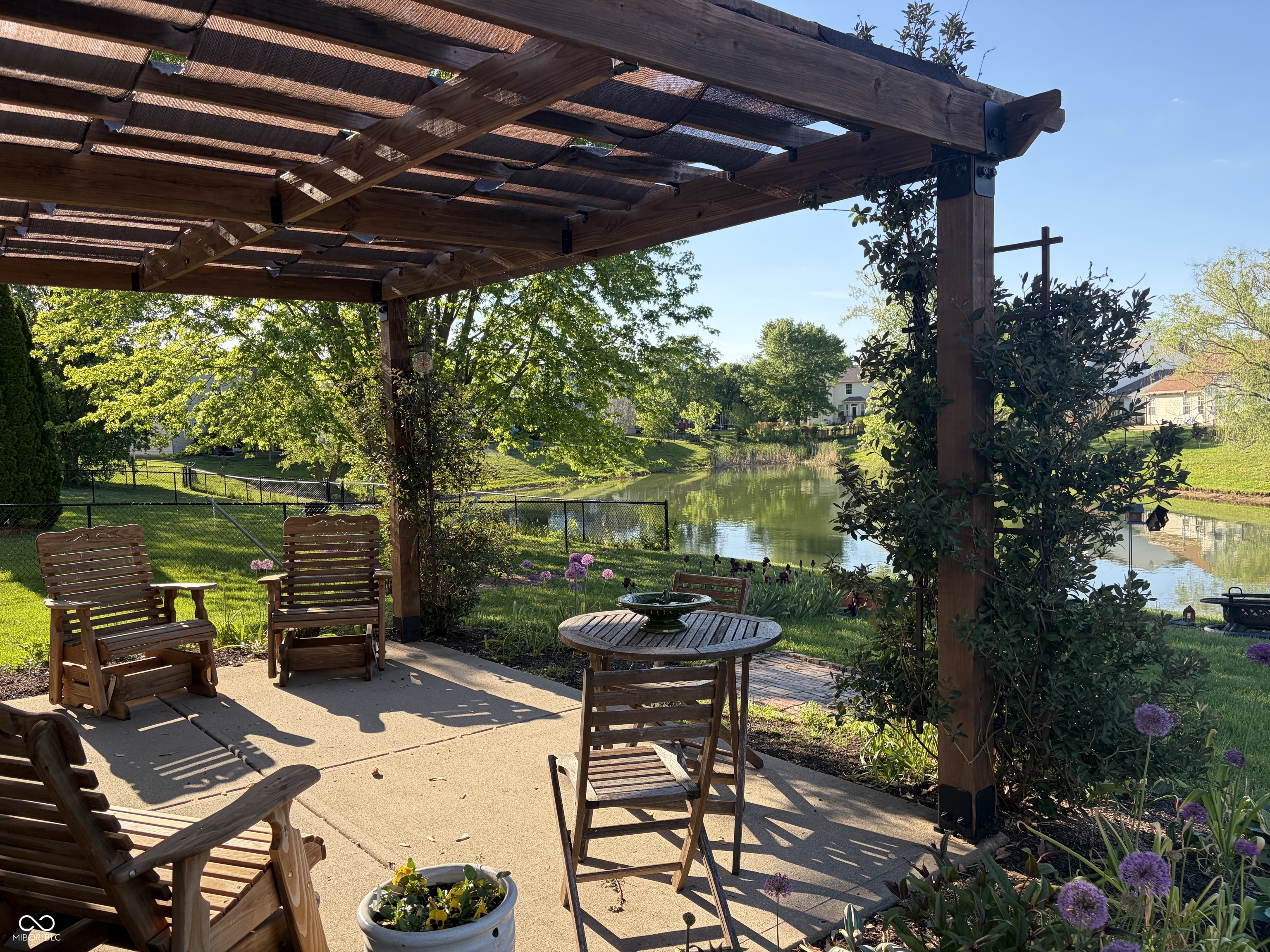 5752 Columbia Circle S