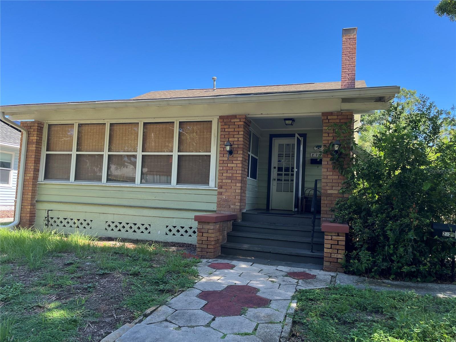 2721 & 2721.5 Burlington Avenue N