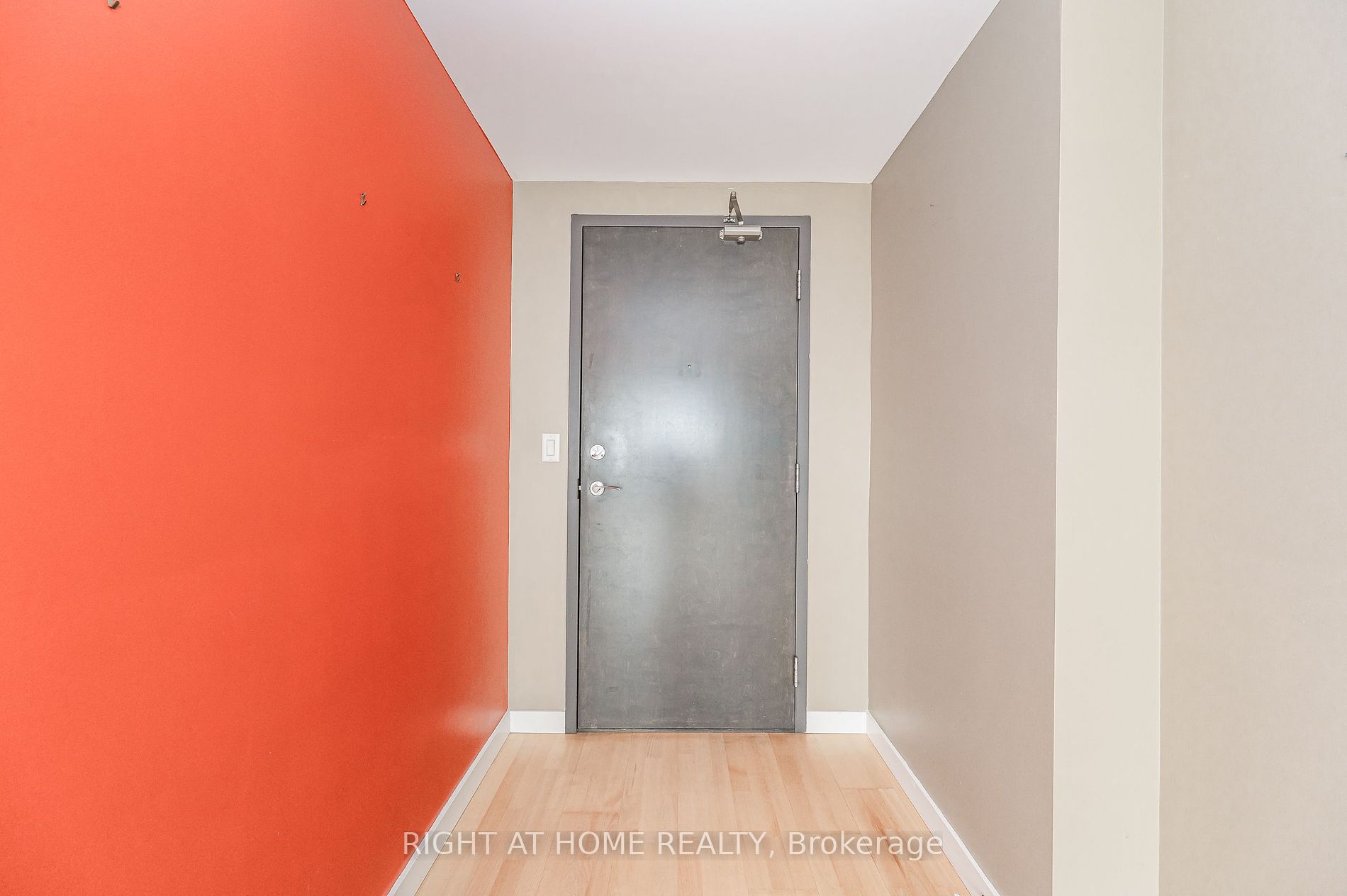 281 Mutual St 1701