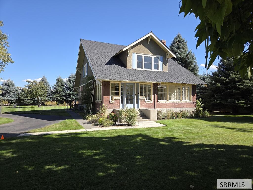 2015 St Clair Avenue