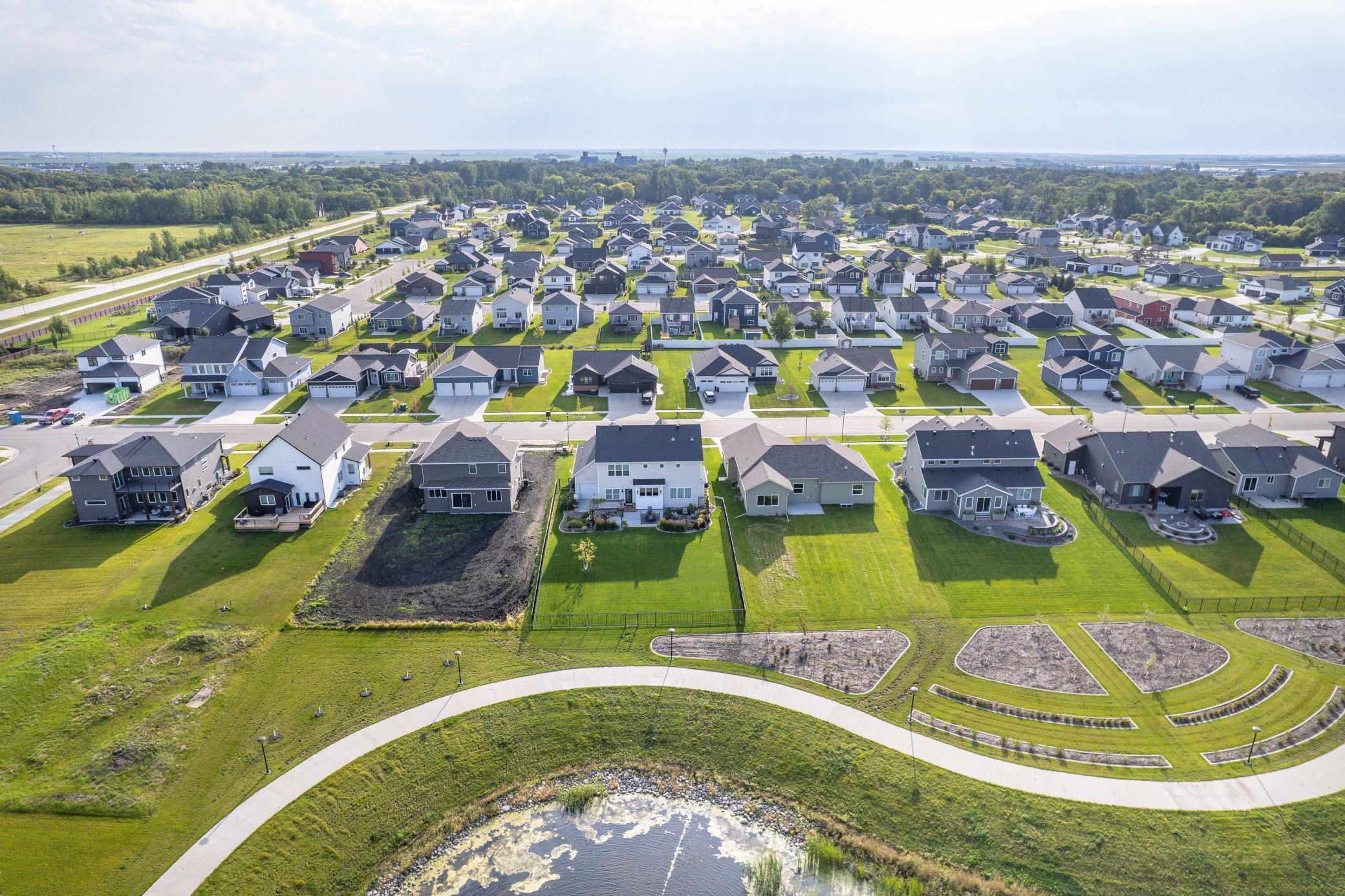 8825 Meadowlark Parkway