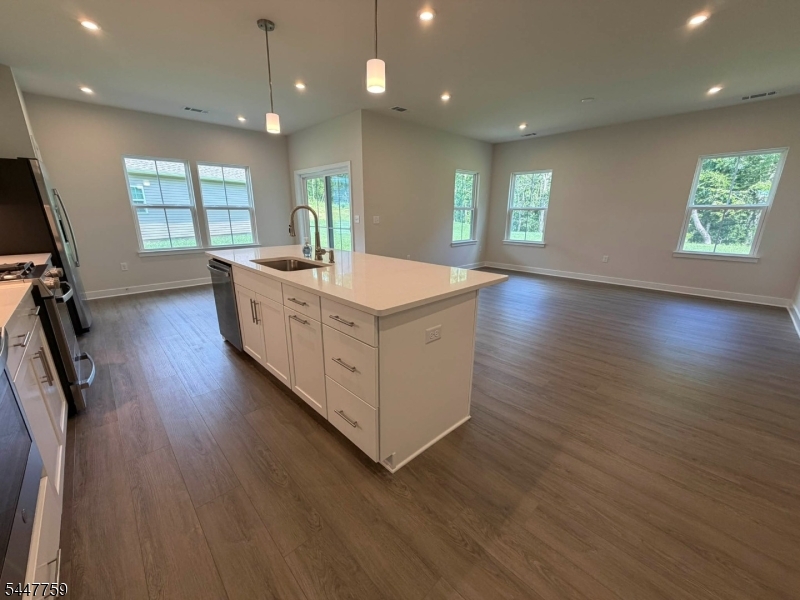 40 Thomas Knoll Blvd — photo 8 of 30