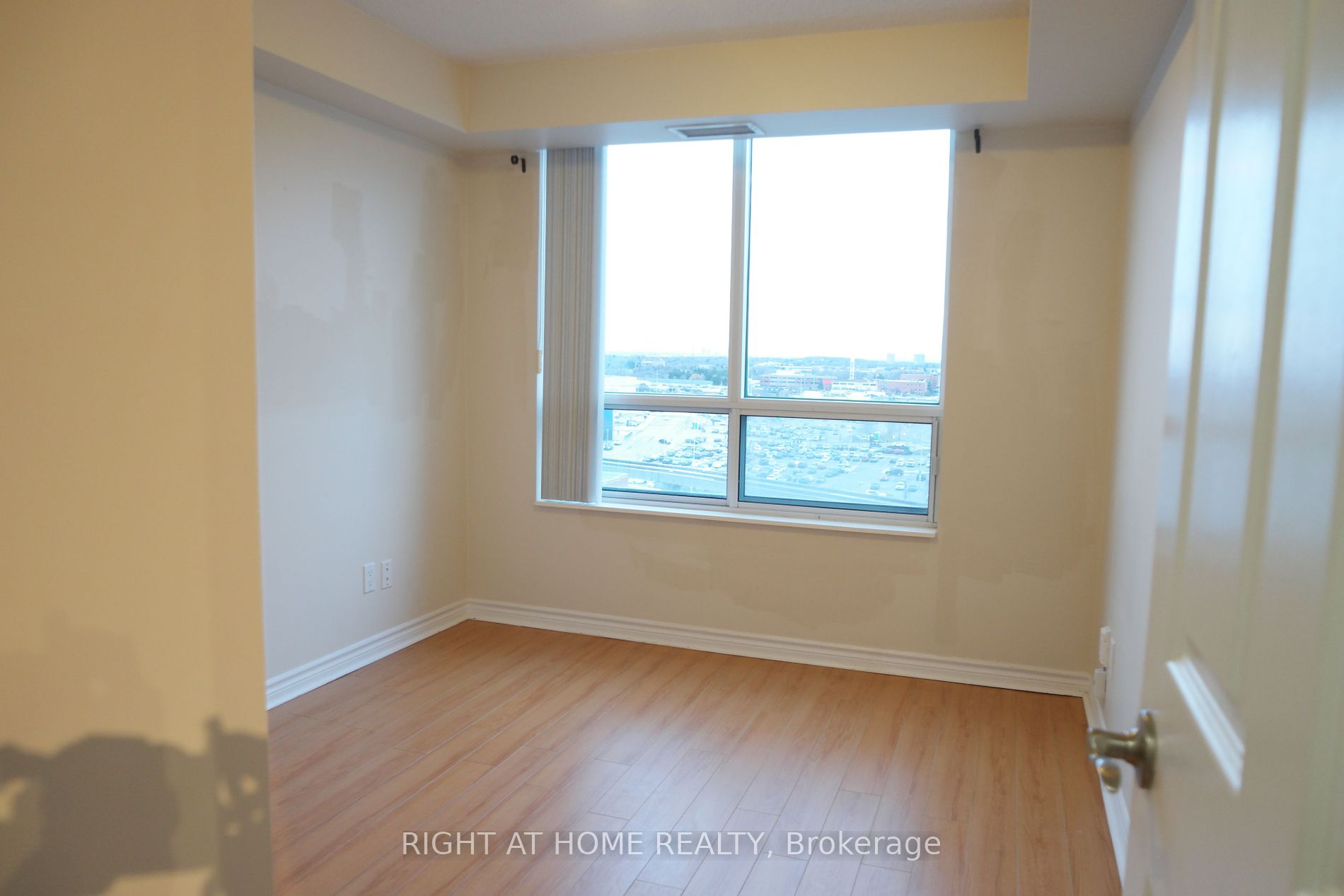 61 N Town Centre Crt 1004