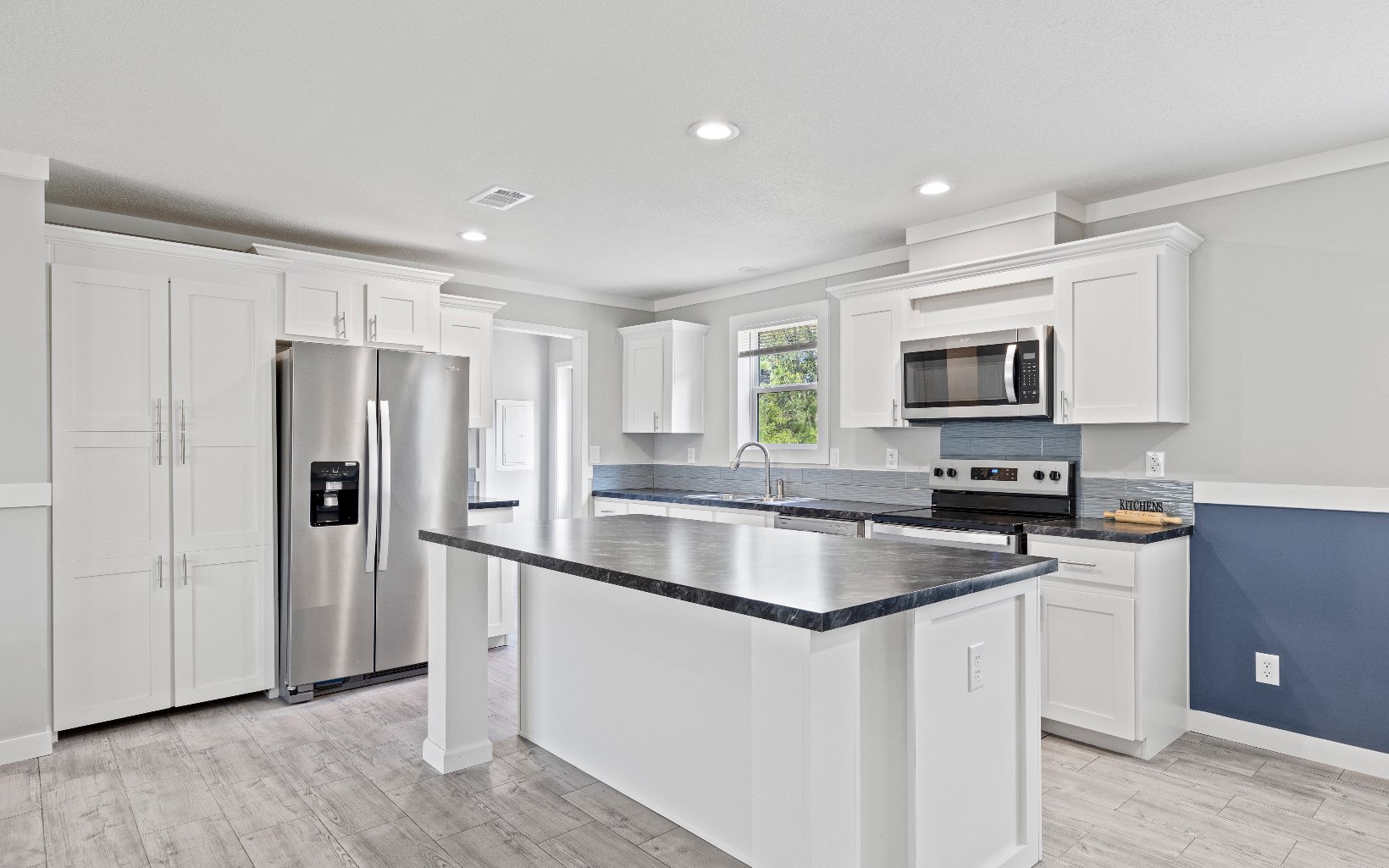 305 NW Ivy Gln