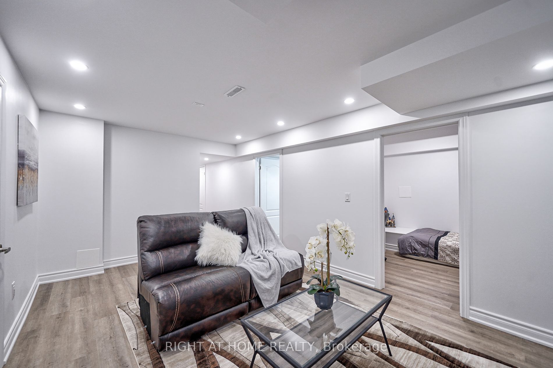 398 Messure Cres
