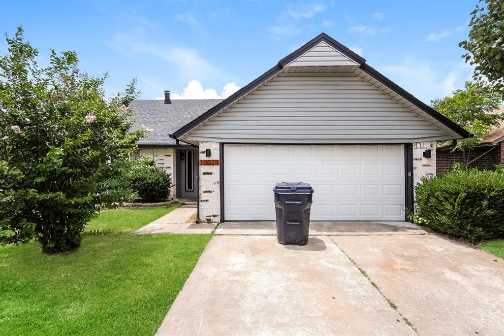 Beautiful 3-bedroom, 2-bathroom home with an office that can be used as a 4th bedroom, located in the desirable Southridge Addition within the Moore School District. This home features granite countertops, a breakfast bar, built in bookcases, brick surround fireplace with gas logs, and ceiling fans throughout. Enjoy the covered front patio, a fully fenced backyard, and a spacious 2-car garage. All bedrooms offer walk-in closets, the primary suite offers a standalone shower as well as a deep soaker bathtub. A perfect blend of comfort and convenience in a great location—schedule your tour today! 

Tours: To ensure a secure process, please schedule tours and apply for our properties exclusively through the official Evergreen Live website. 

This home accepts Housing Choice Vouchers! Please ensure your Housing Voucher, RTA Packet, and Affordability Sheet (if applicable) is attached to your application as proof of income.  

A cash security deposit range from one to one and a half months’ rent is due prior to moving-in. Cash security deposits are eligible for refund upon vacating the home, less deductions for damages, unpaid rent or other charges, in each case subject to applicable law.