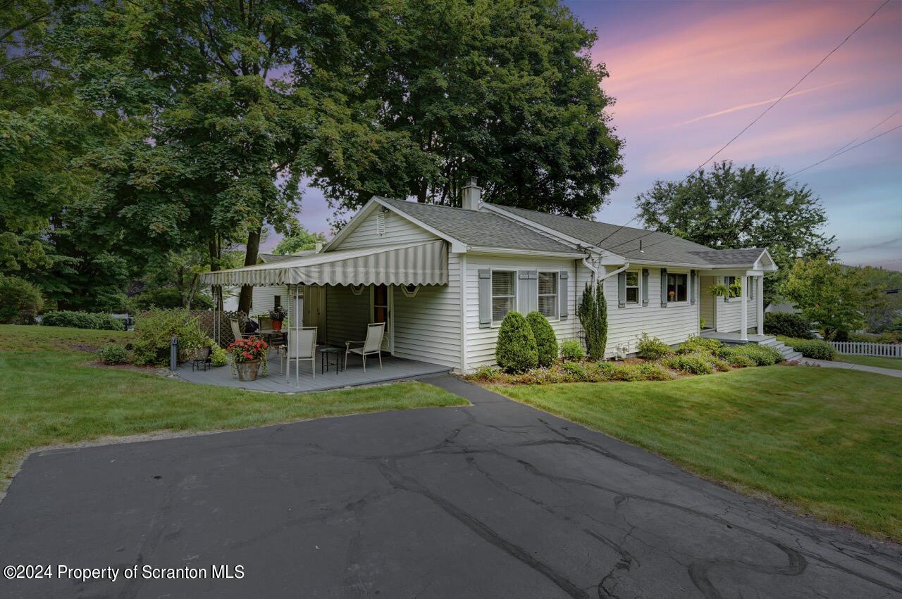 400 Montrose Avenue L113