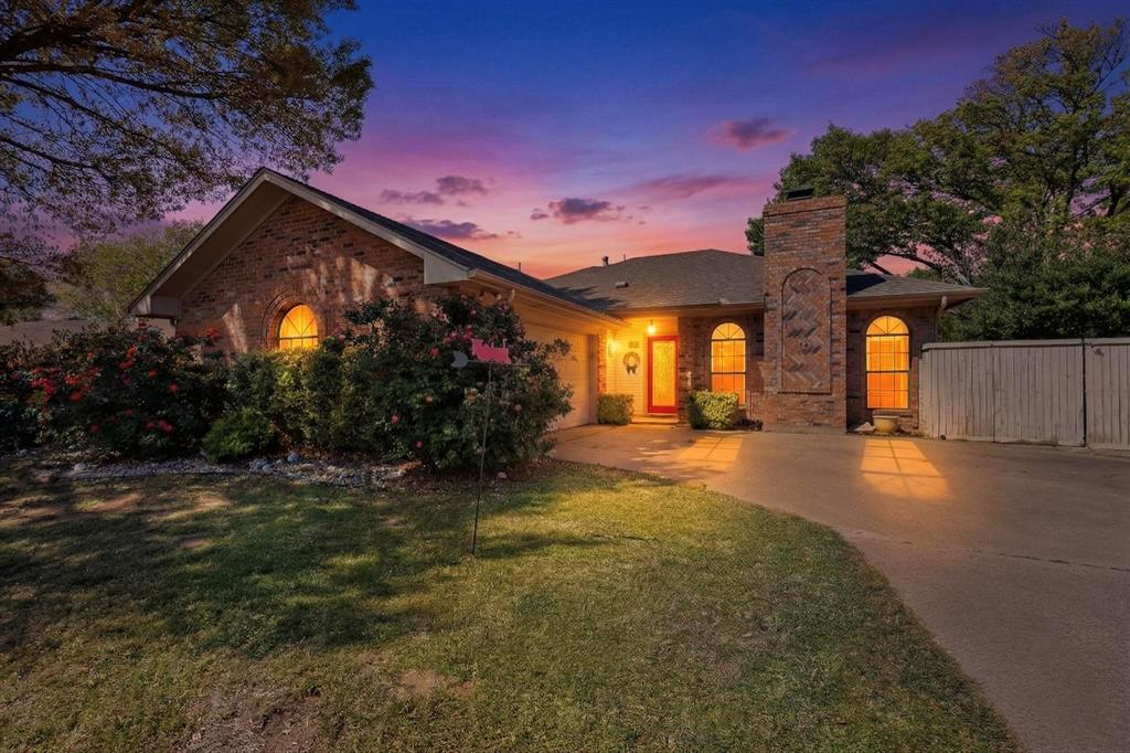 2212 Oak Bluff Drive, Flower Mound, TX