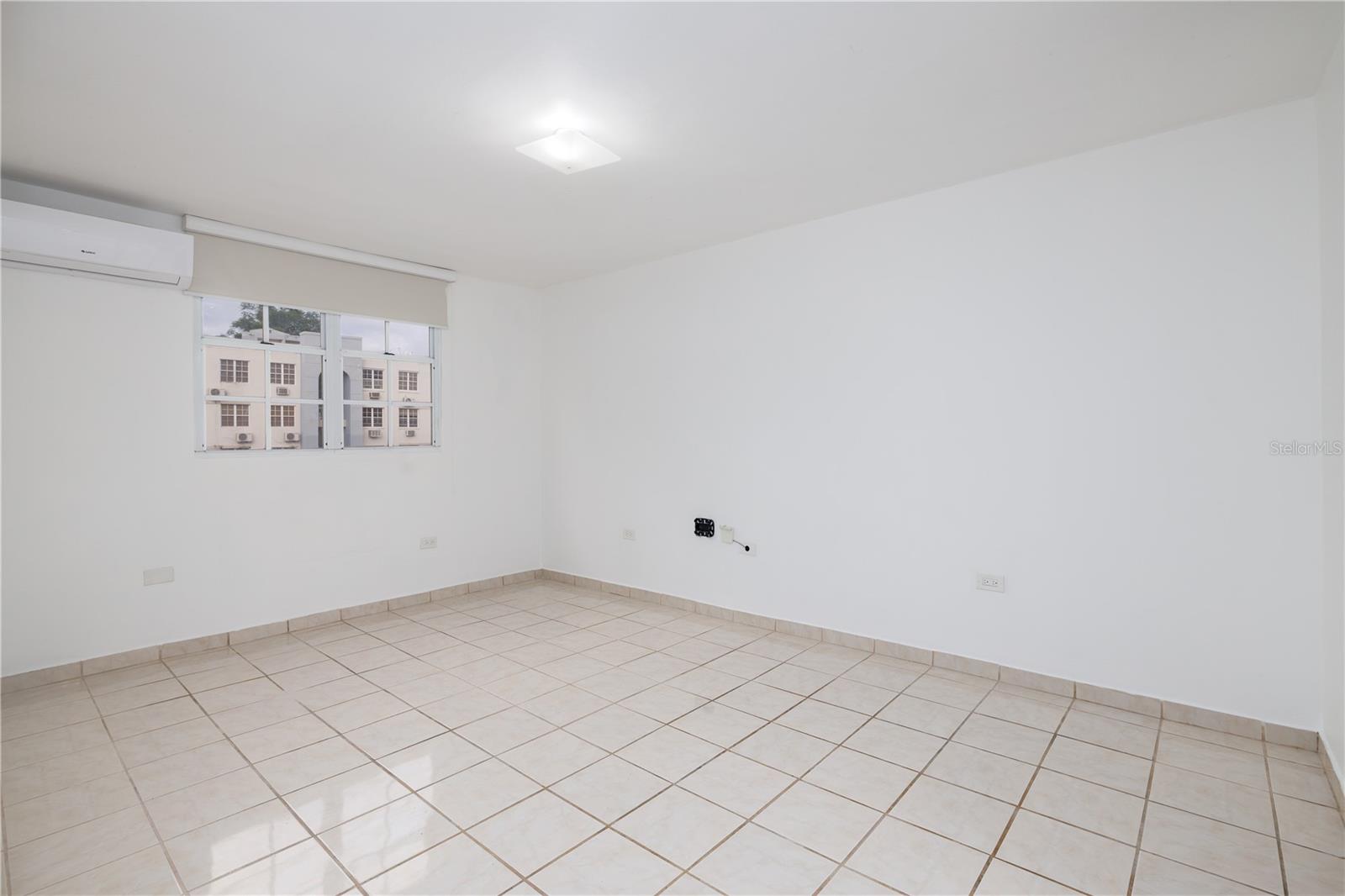 650 Calle Ceciliana 704