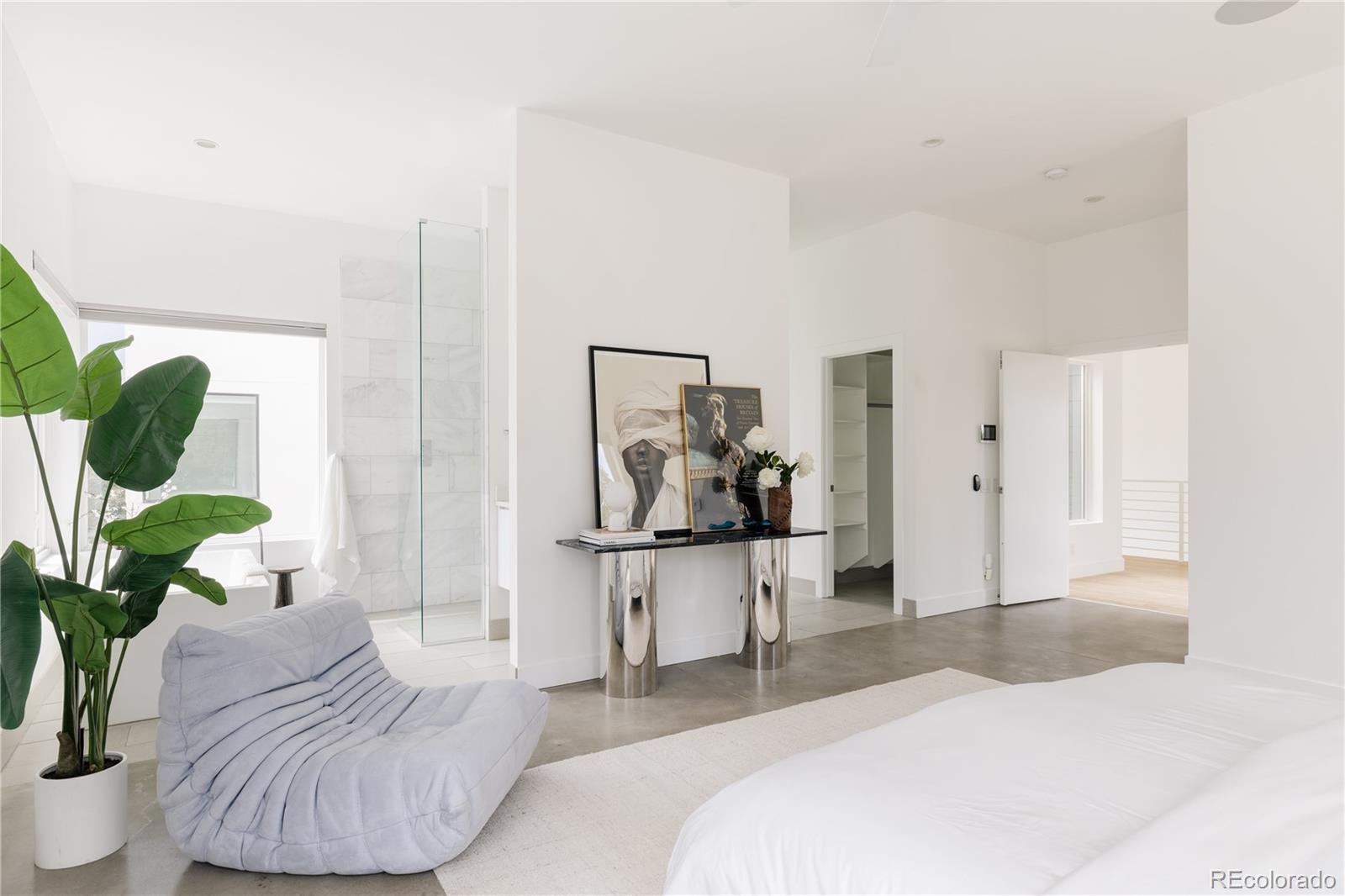 5916 S Sycamore Street