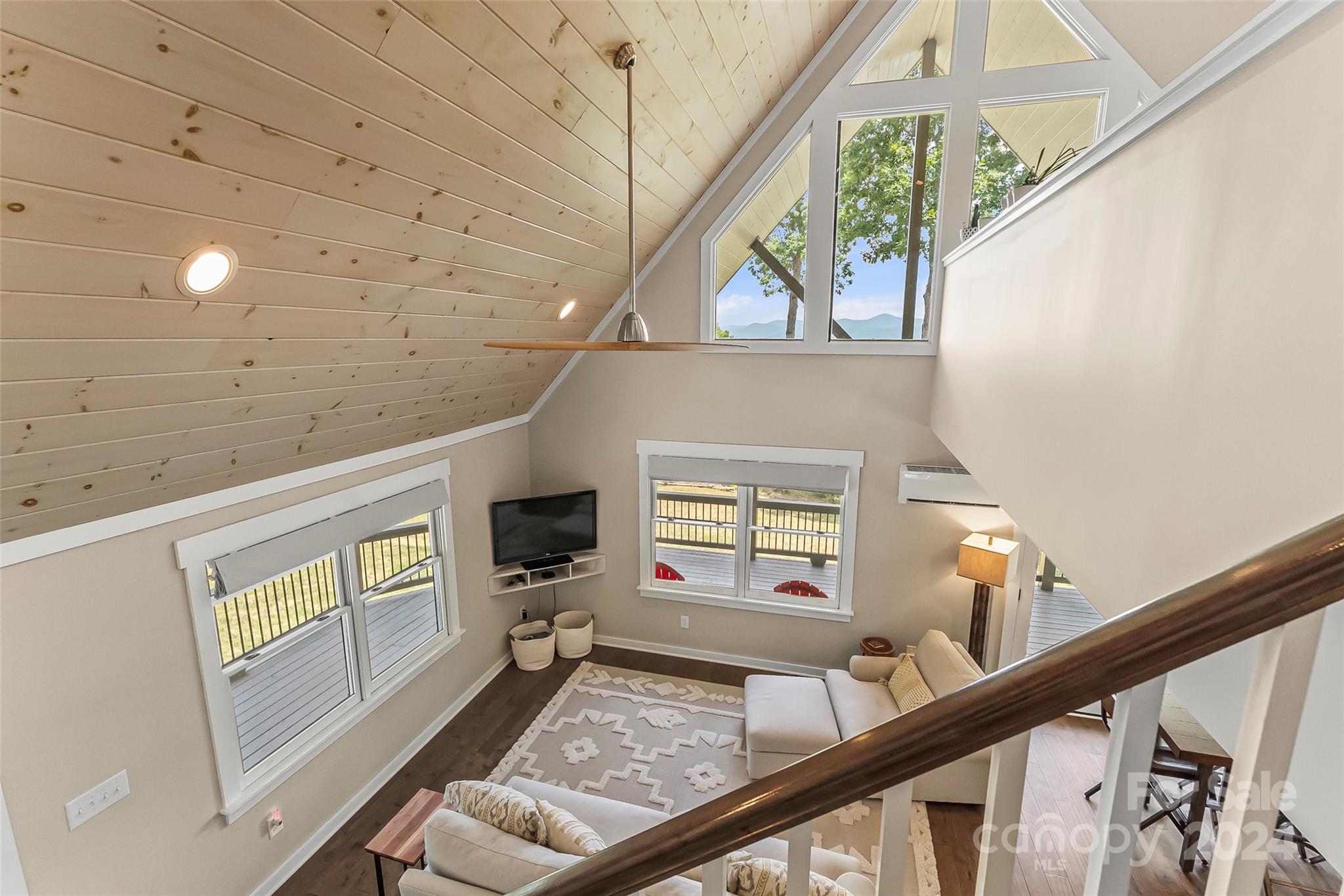 21 Lakeview Trail