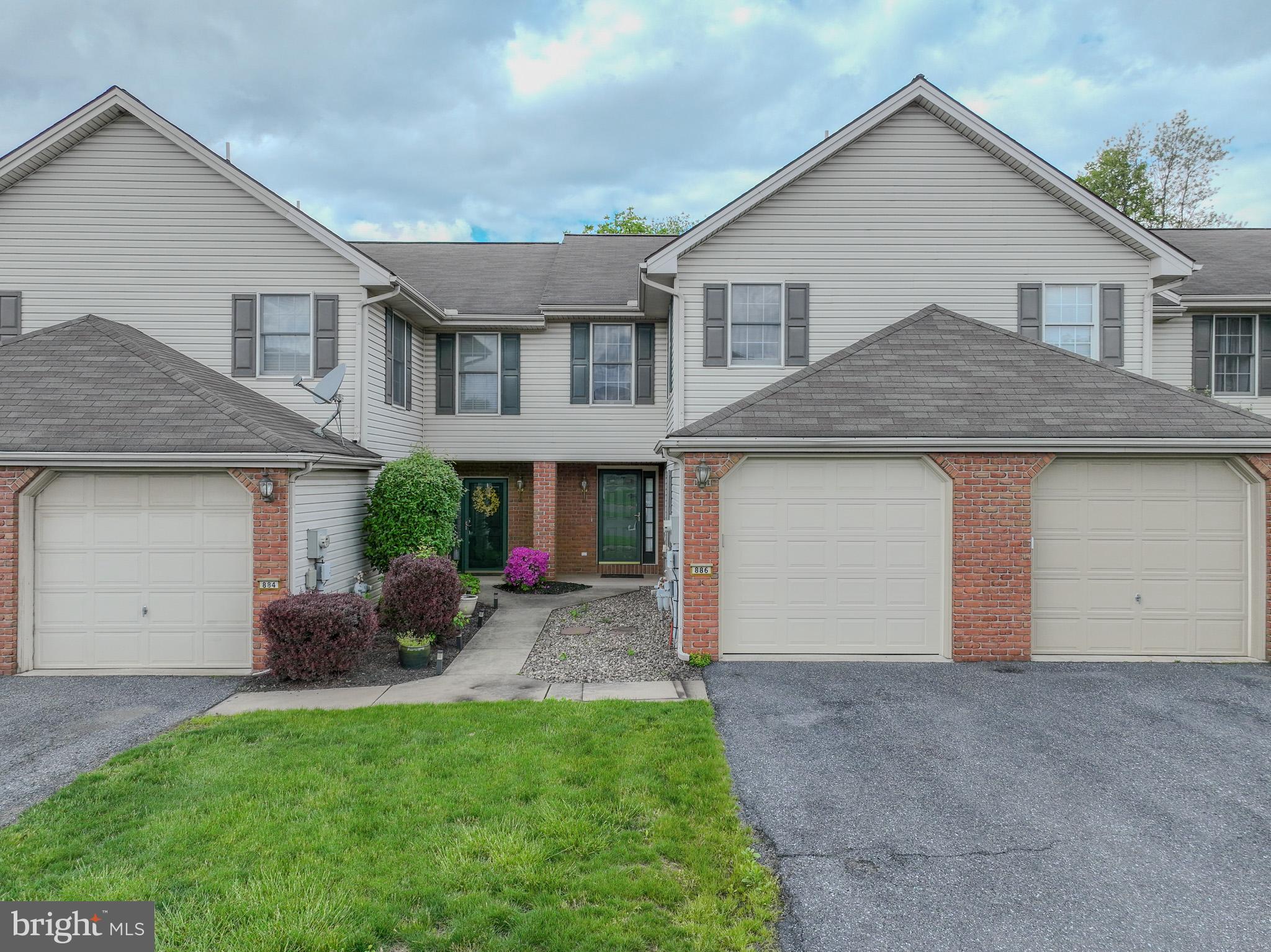 886 Woodridge Drive