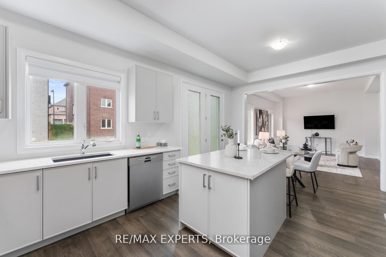1583 Stovell Cres