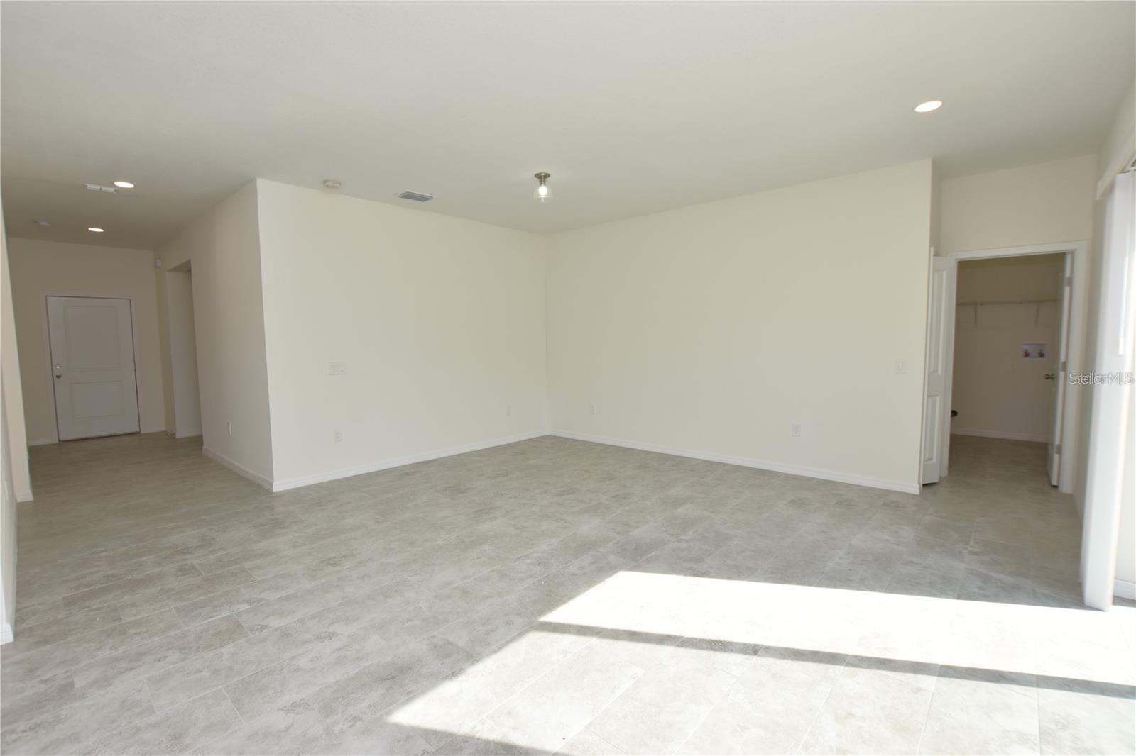 206 W Crescent Drive