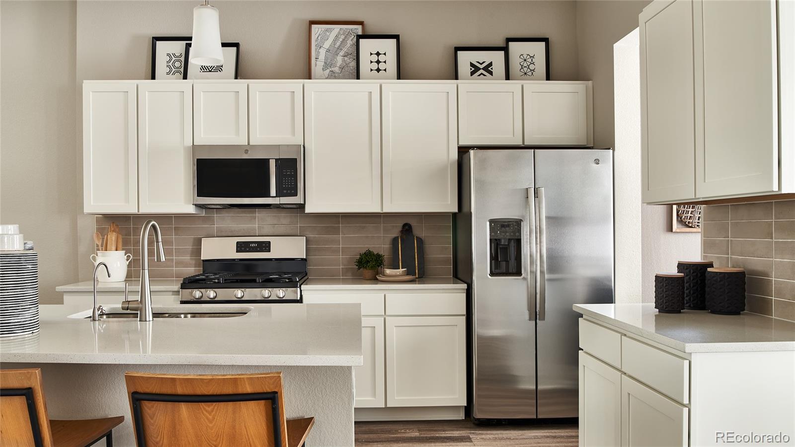 6611 N Ceylon Street