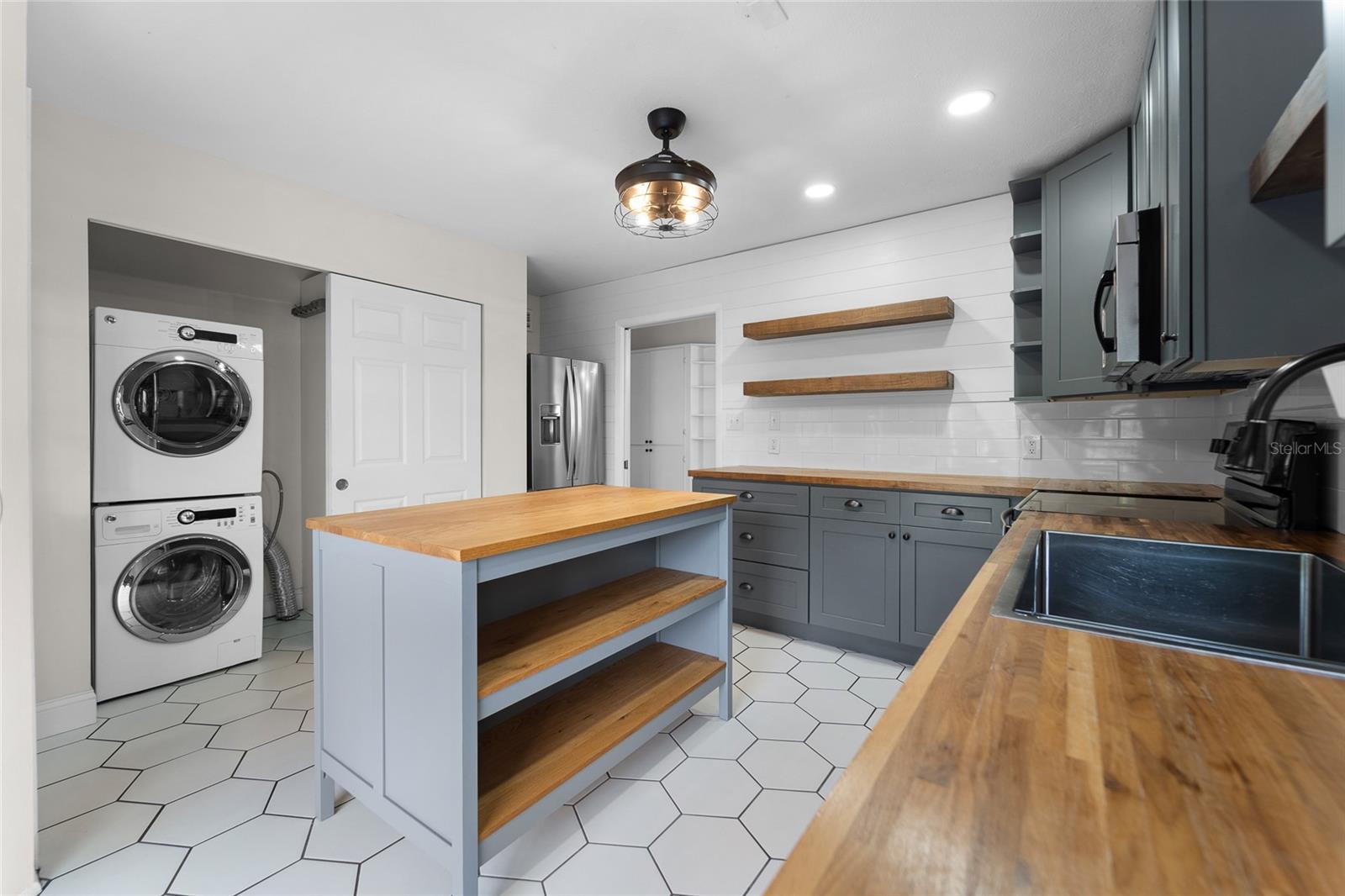 1216 E Flora Street