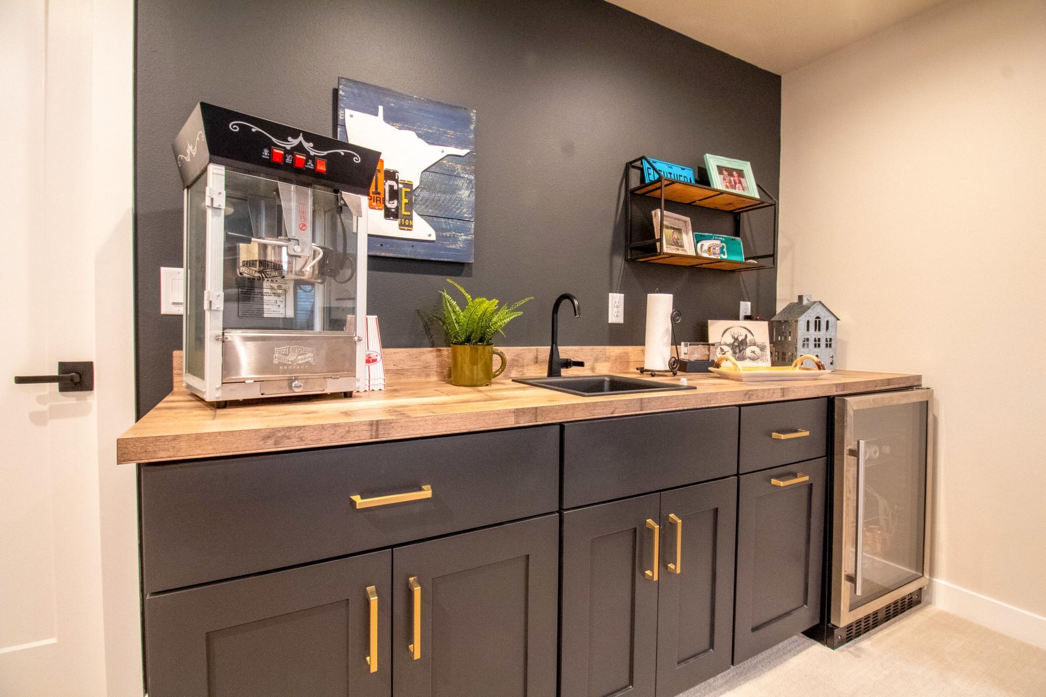 8825 Meadowlark Parkway