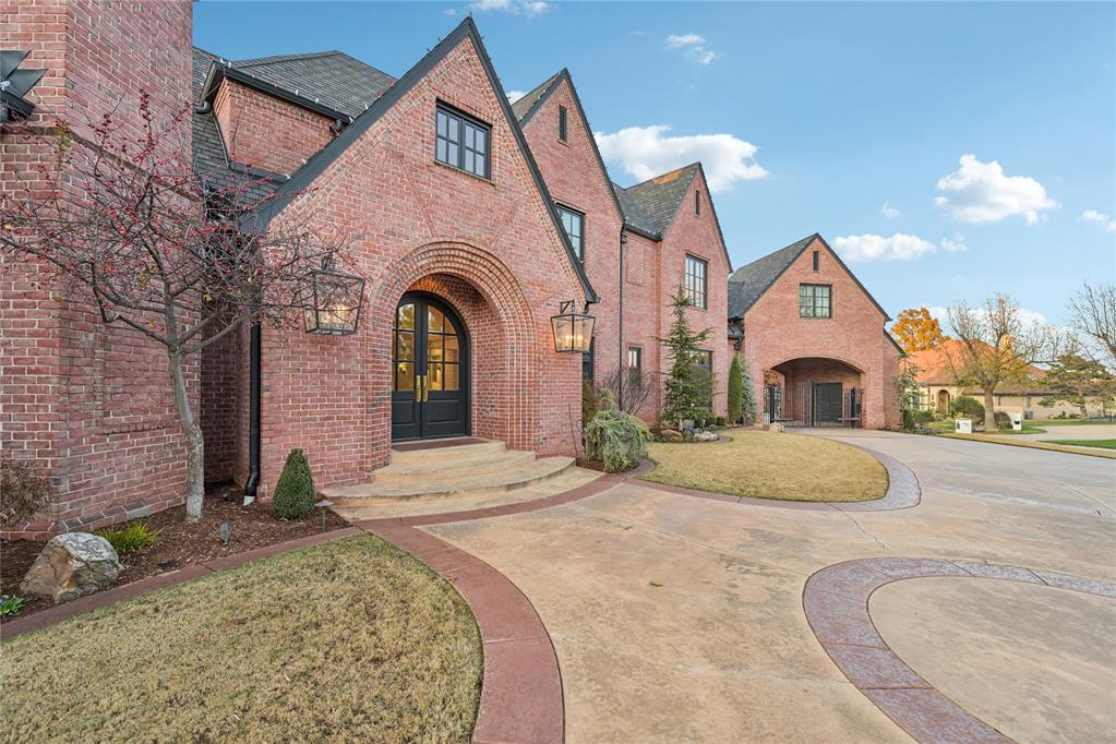 1401 Oak Tree Drive