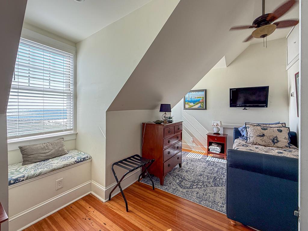 212 Bay Ave 9A
