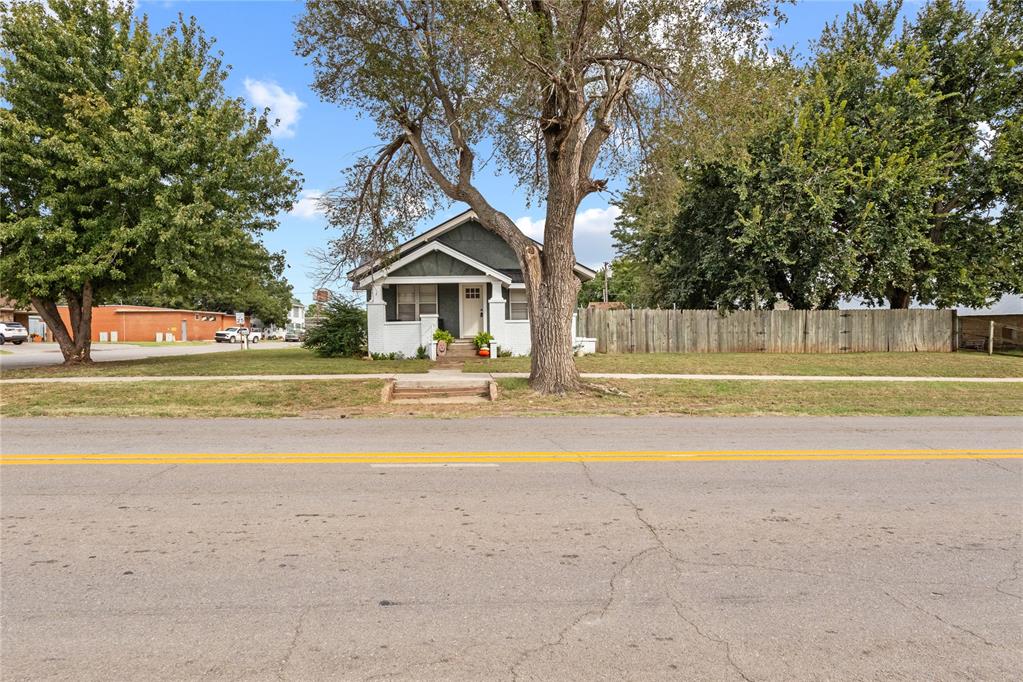 588 N Arapaho Avenue