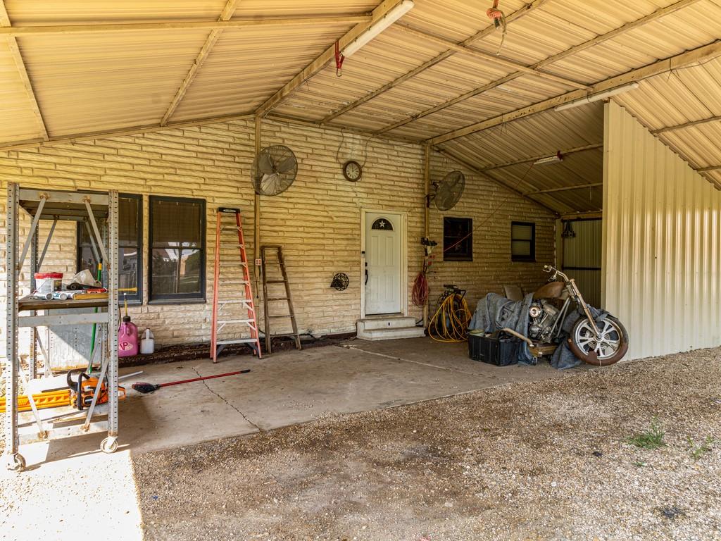 112 W Hackberry Street