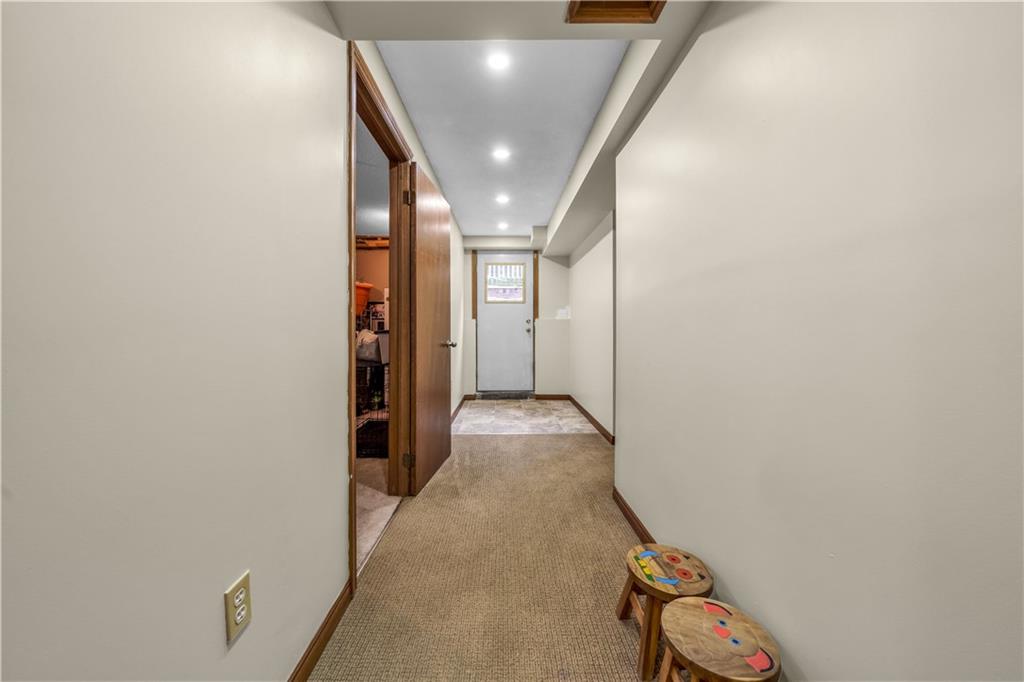 3929 Vineyard Crescent