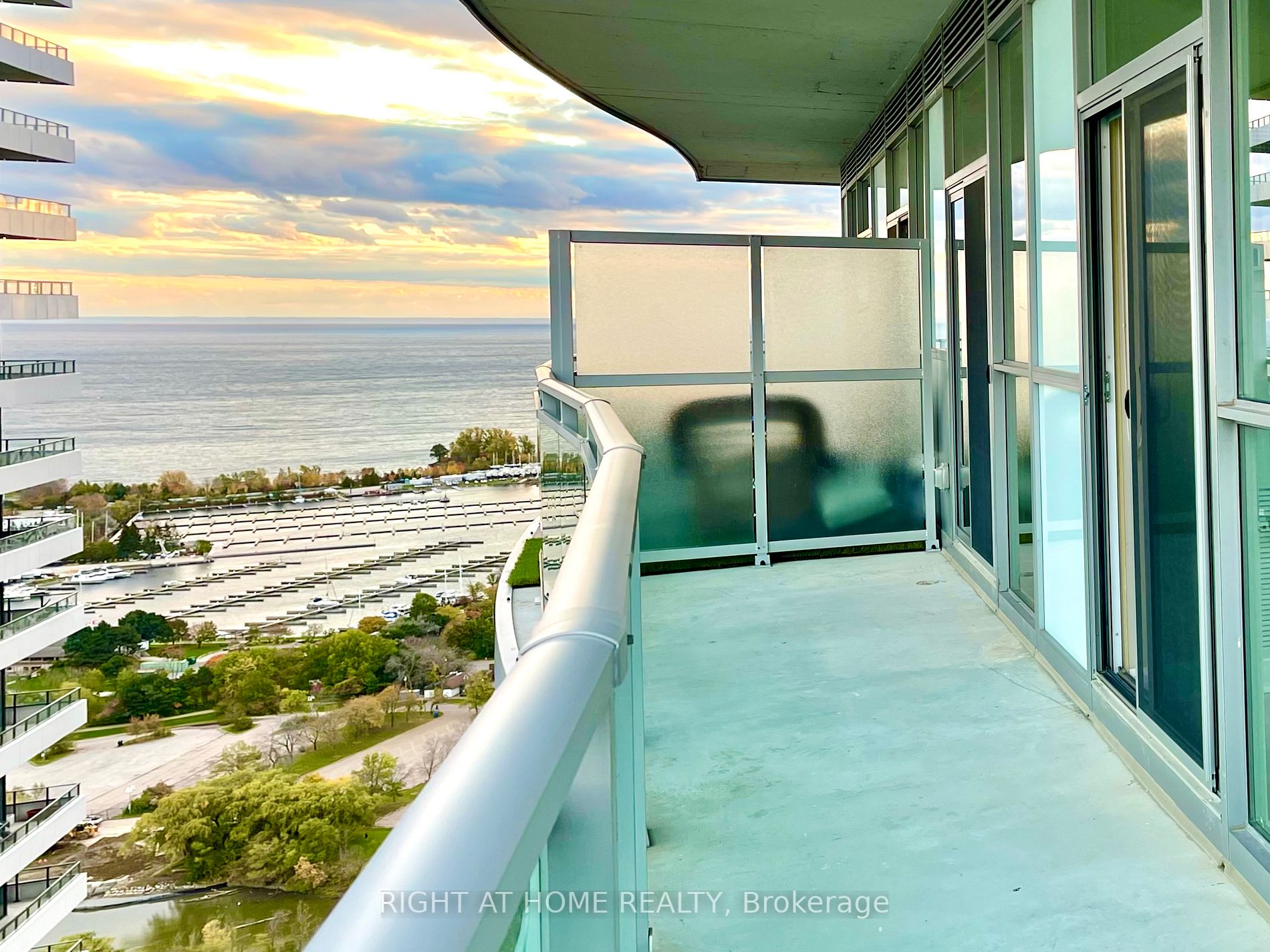 33 Shore Breeze Dr 3409