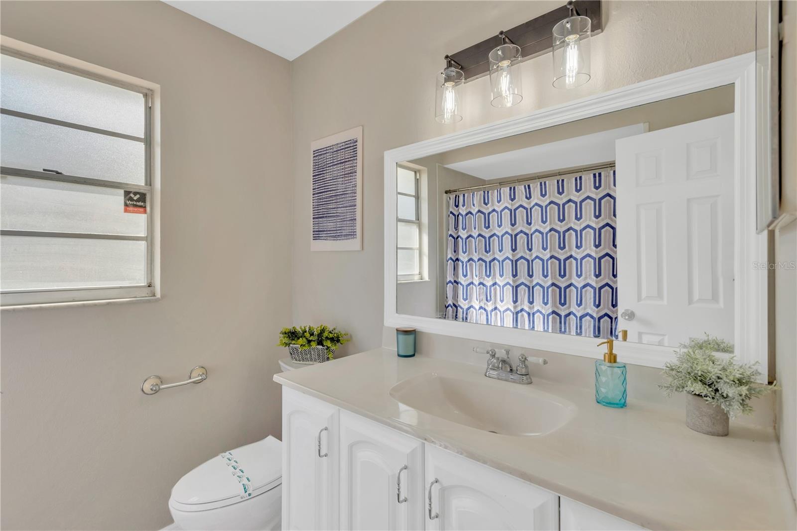 6509 S Englewood Avenue