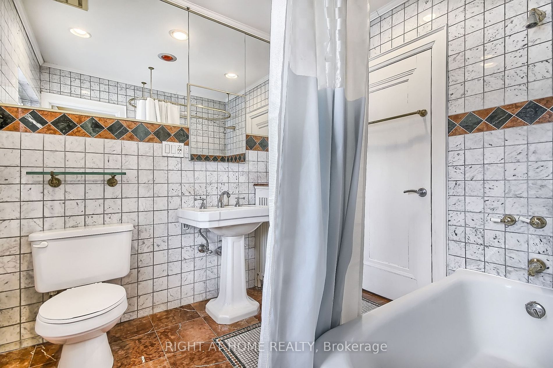 17 Silverwood Ave