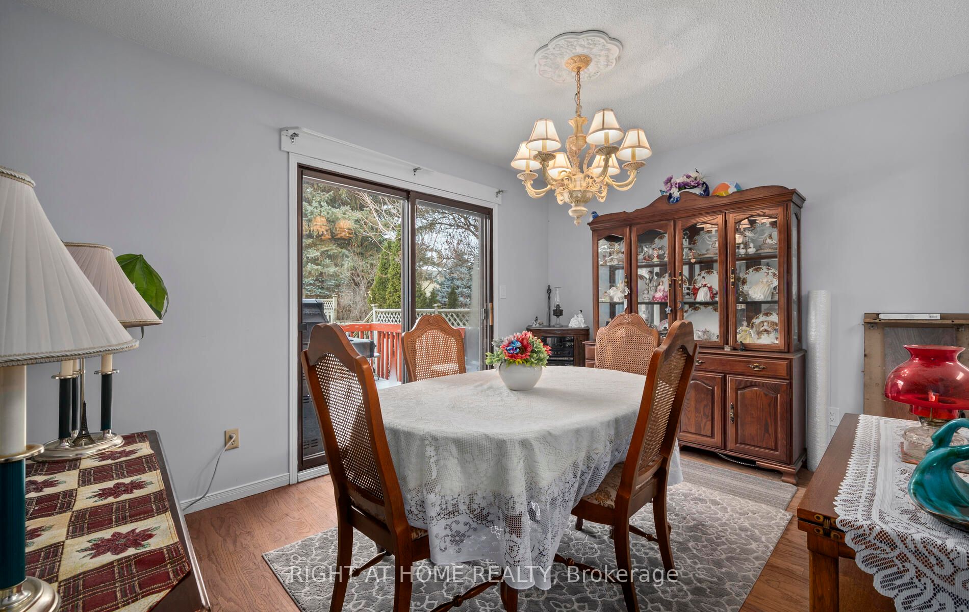 2 Ridgeview Dr