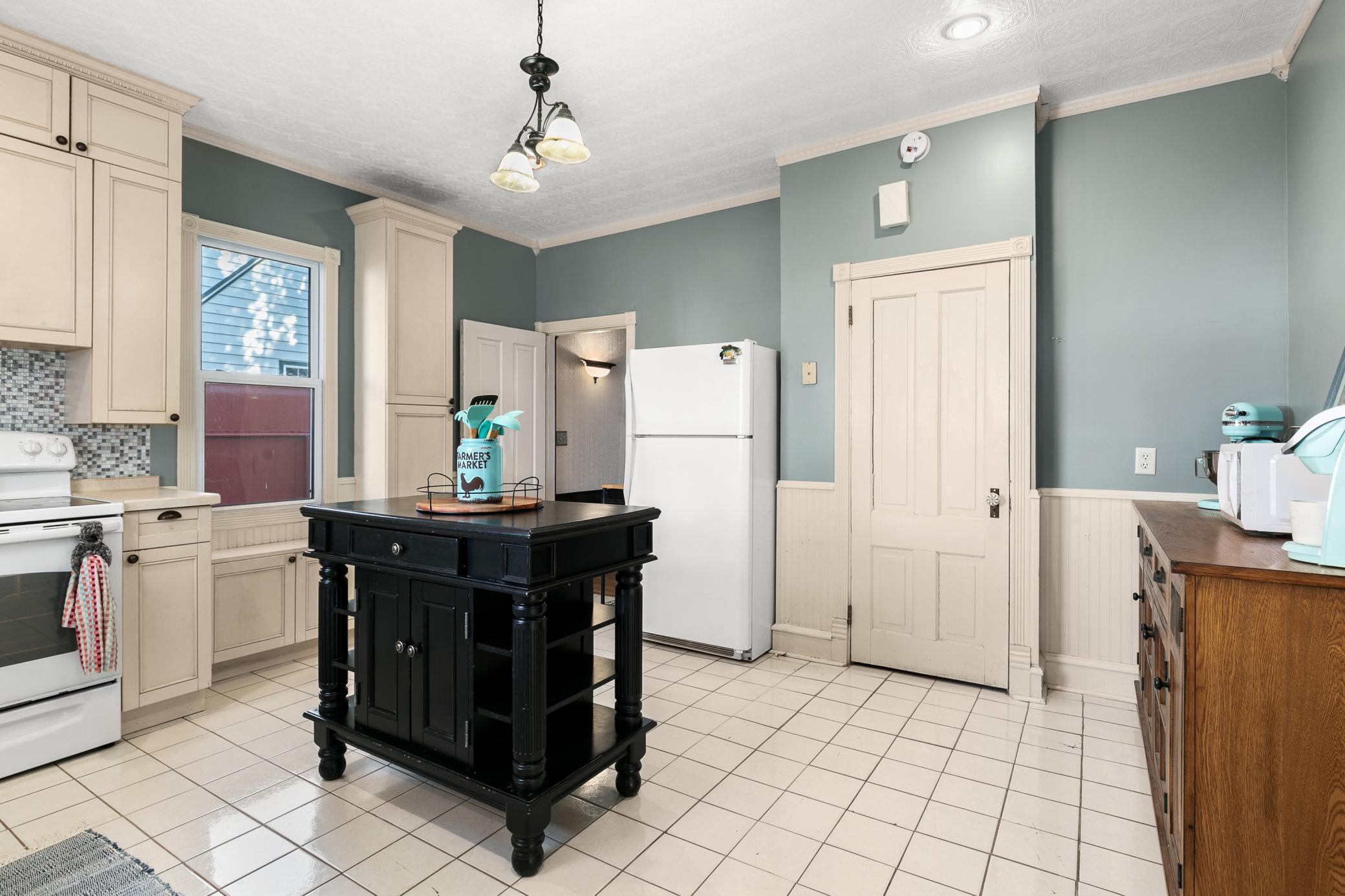 404 3rd Street SE