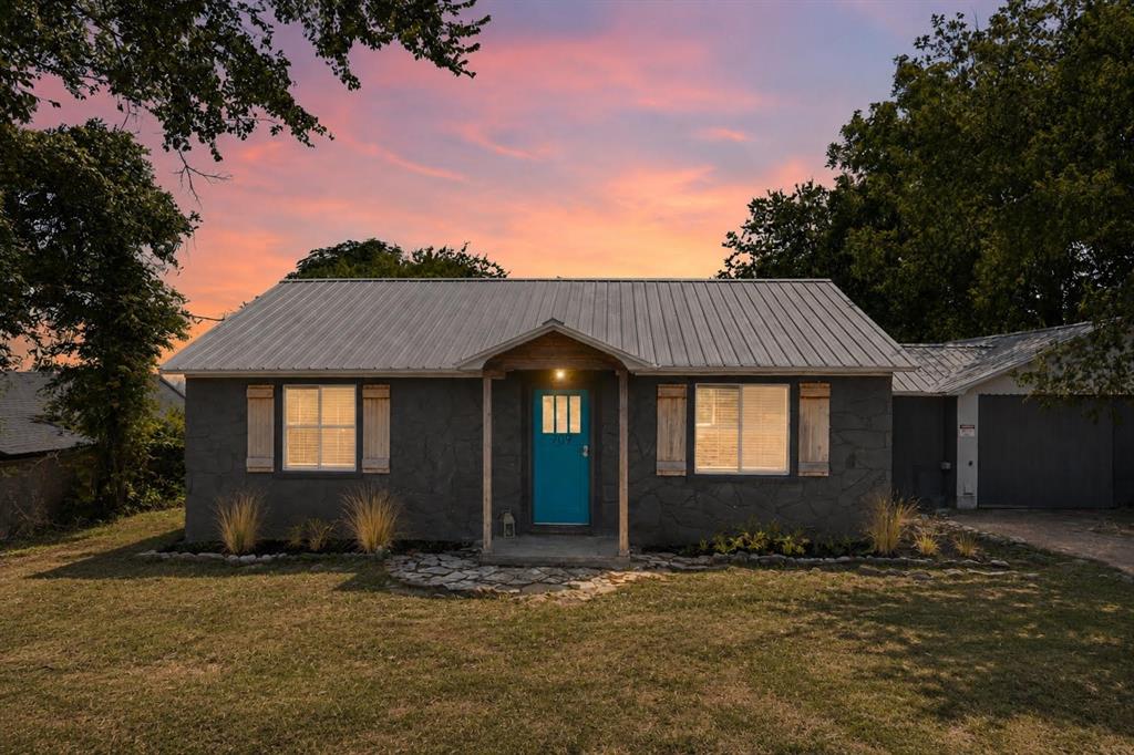 709  Hereford Street , Glen Rose, TX, 