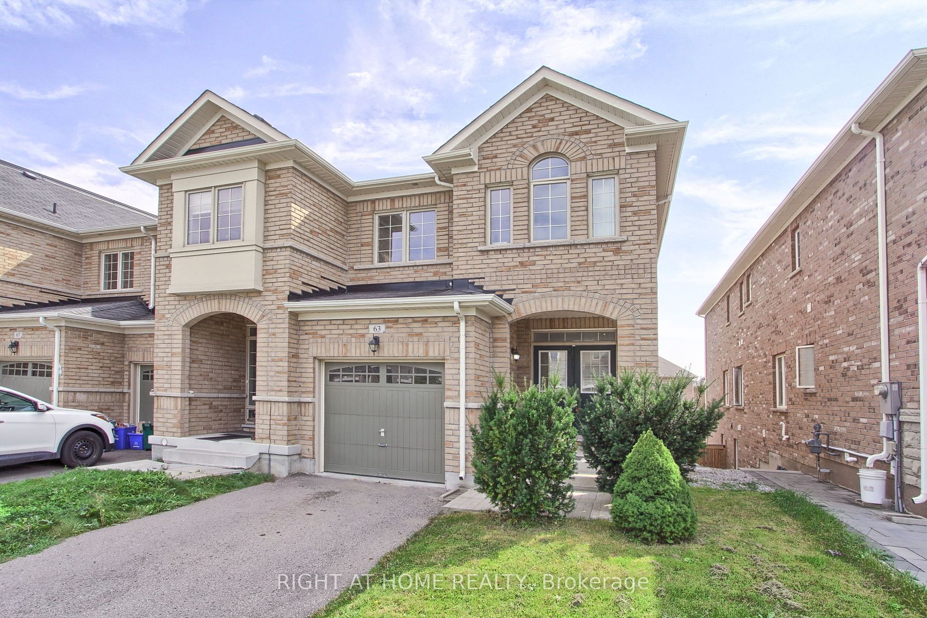 63 Paper Mills Cres