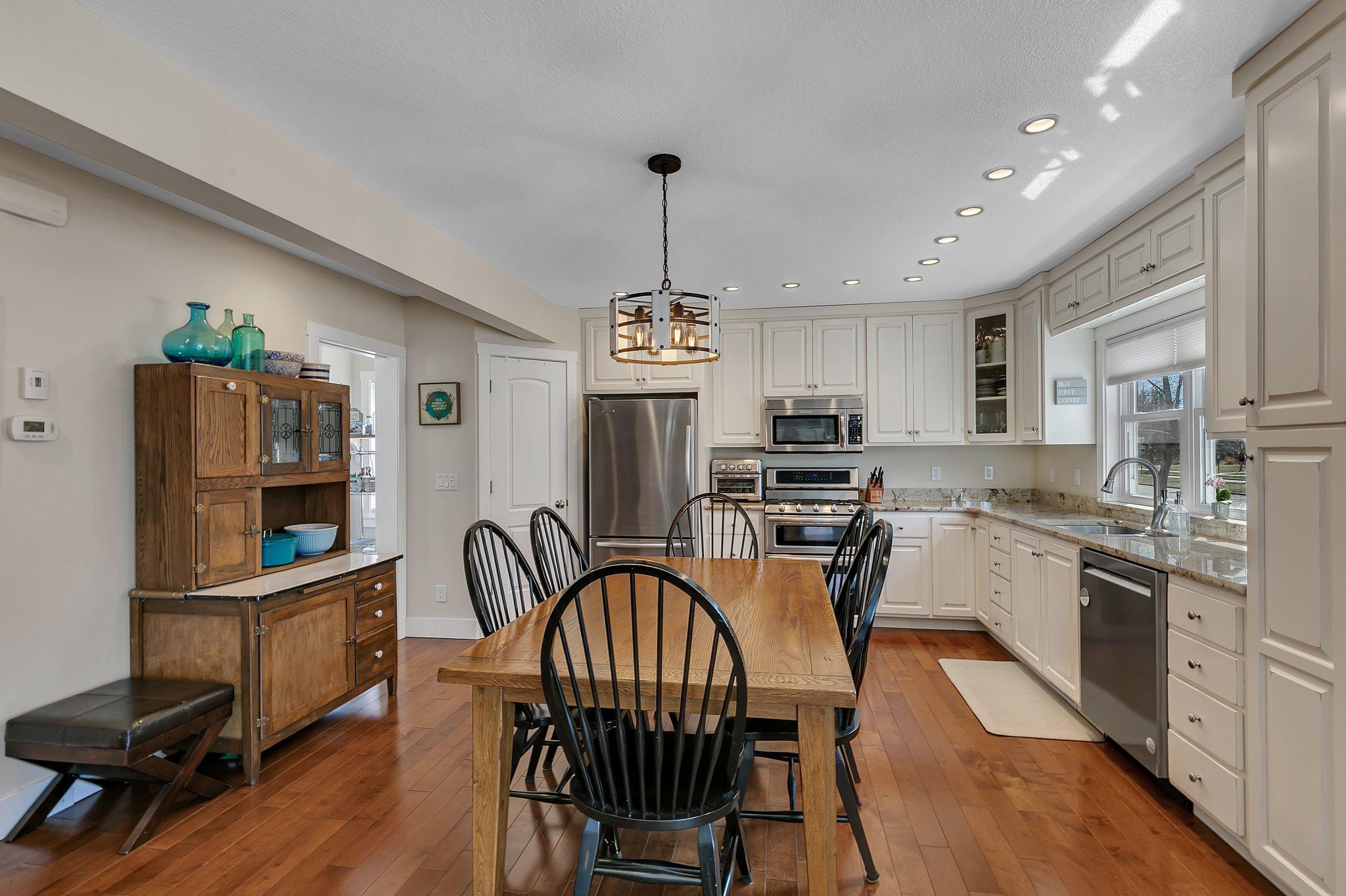 1200 Kilian Boulevard SE