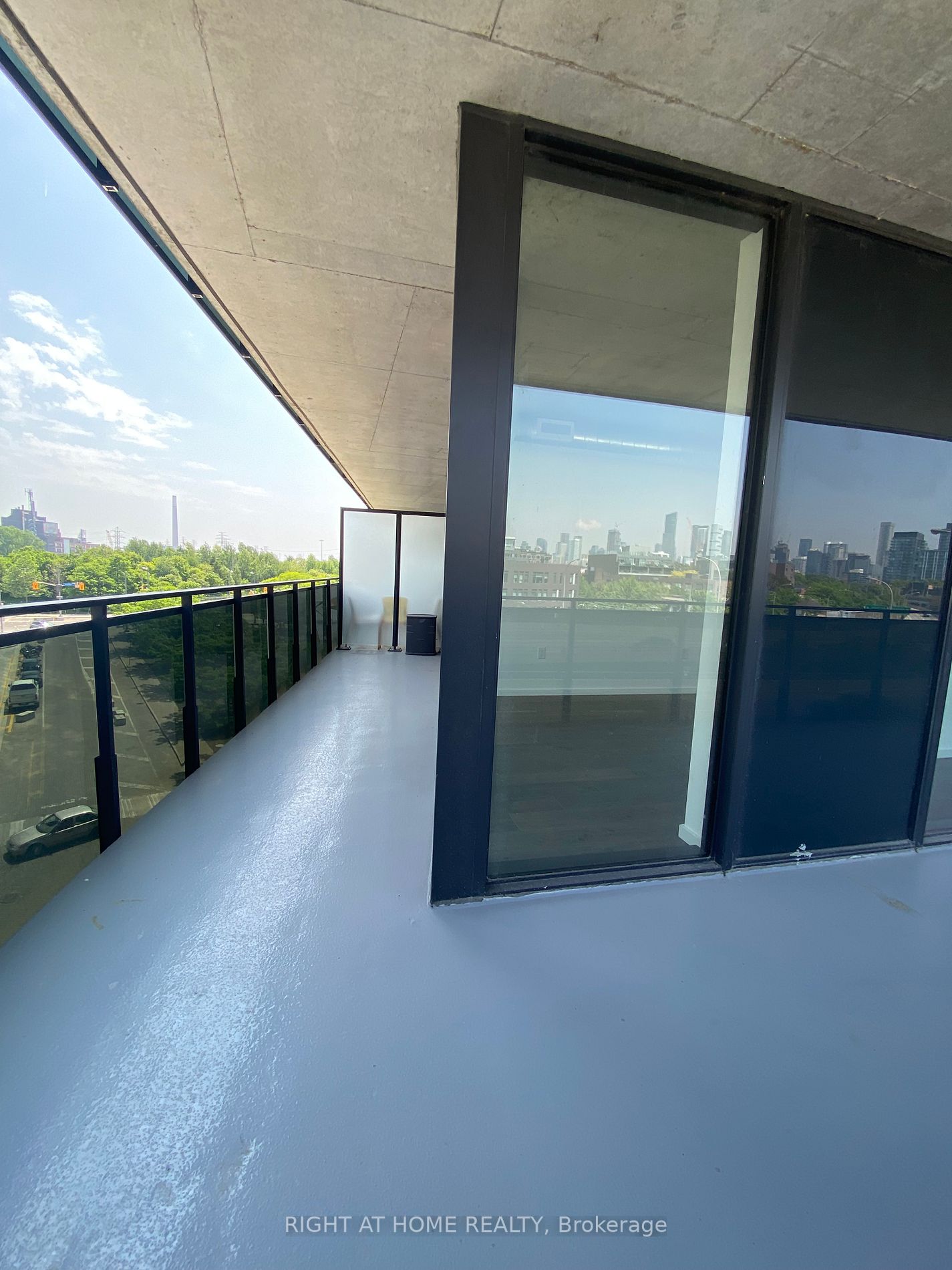 21 Lawren Harris Sq 413