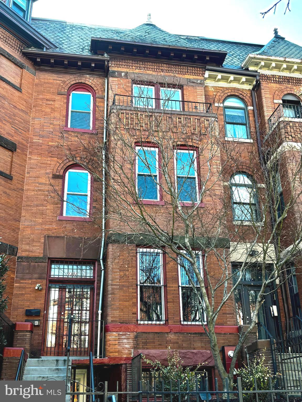 1302 Fairmont St NW  