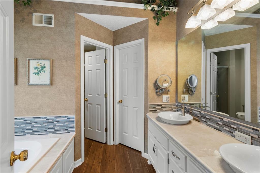 4000 NE 61st Terrace