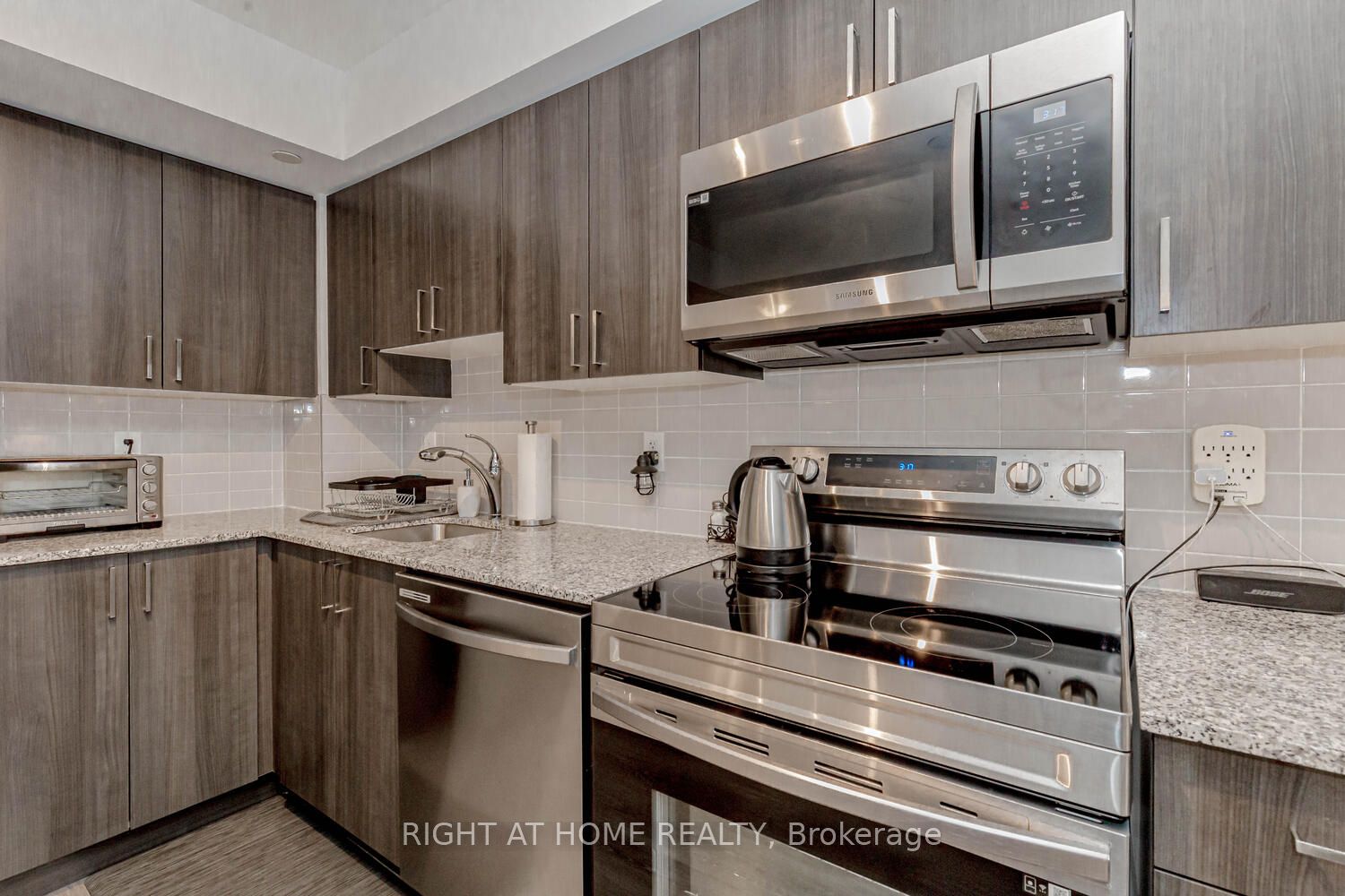 1480 Bayly St 809
