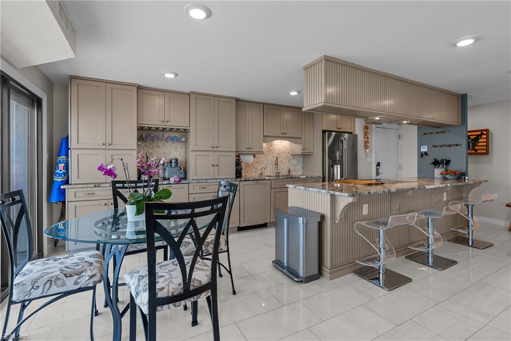2830 Shore Drive 1103