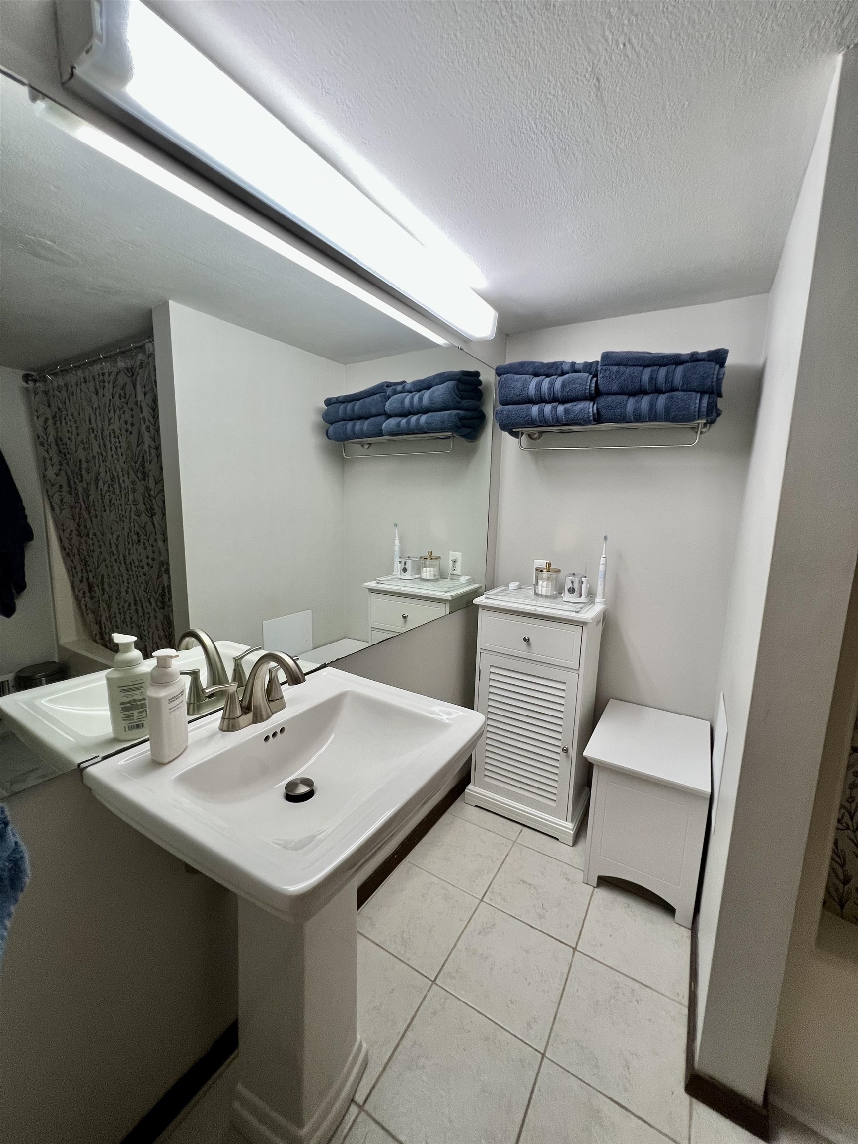 1402 E Madison