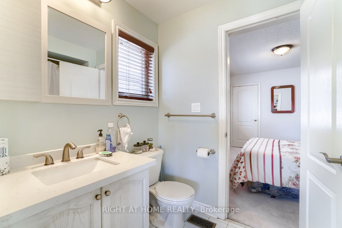 3020 Hawktail Cres L5M 6W3