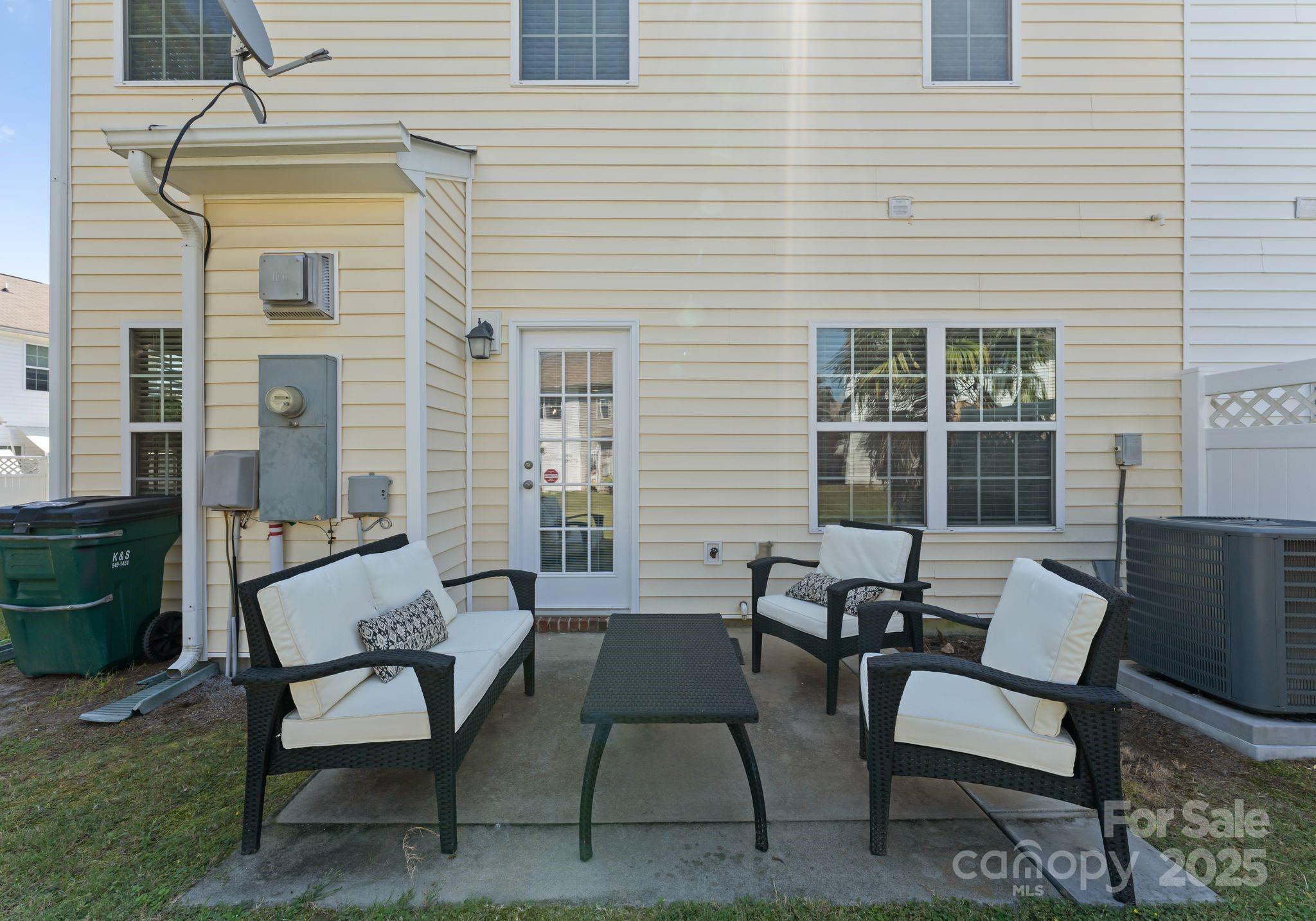 13635 Singleleaf Lane