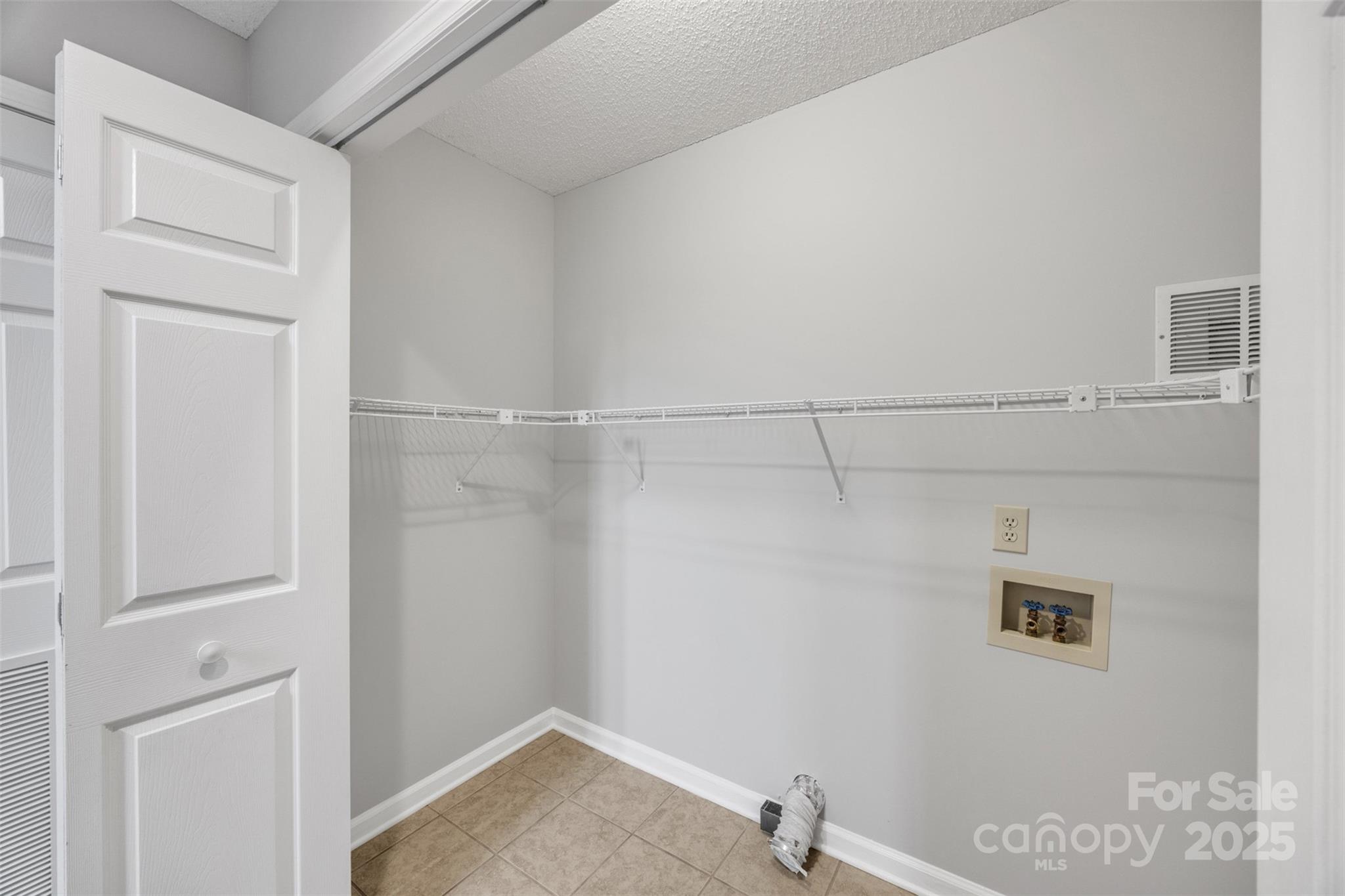 552 Meadowridge Drive